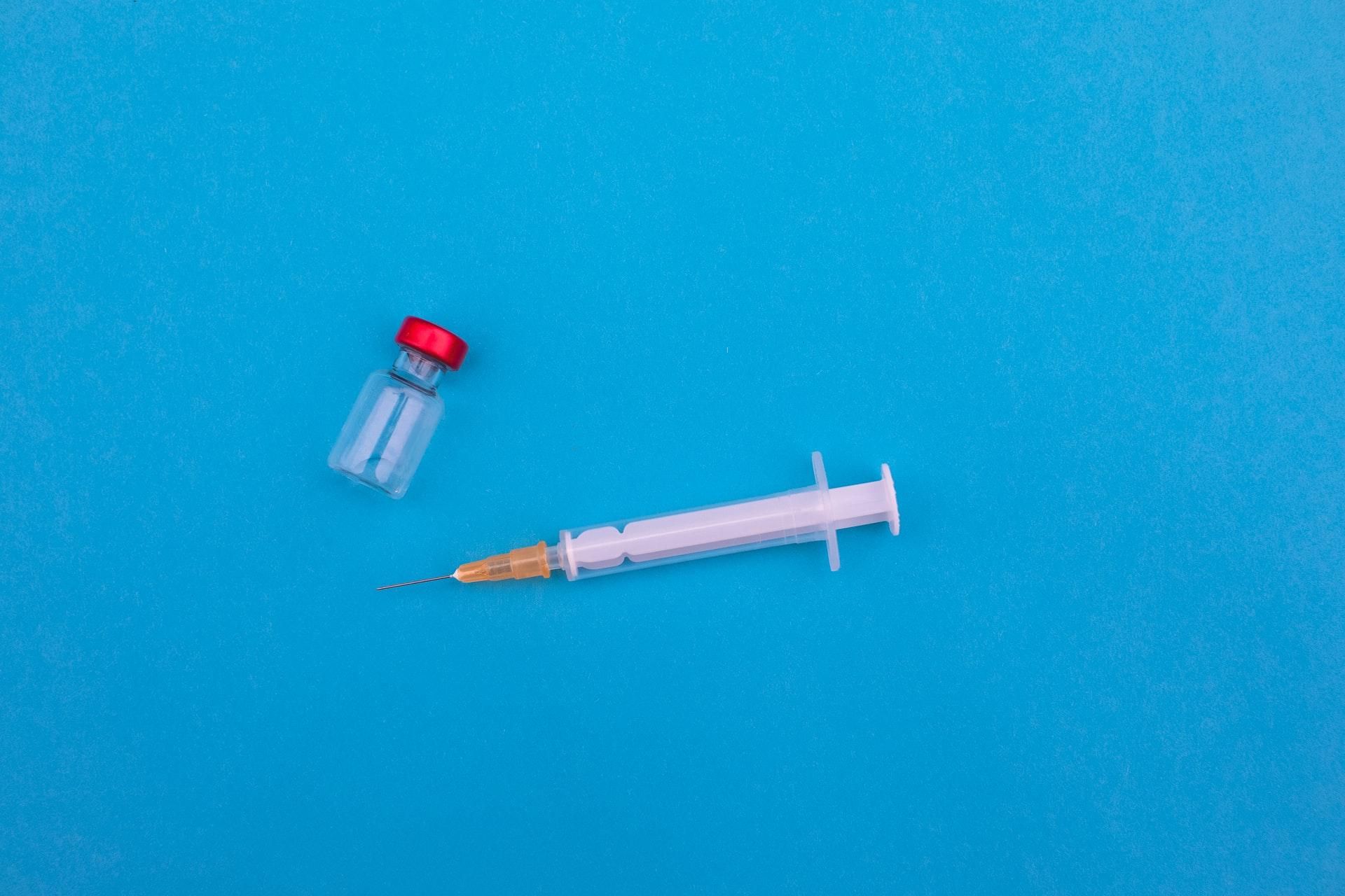 Вакцину проти COVID-19 можливо доведеться робити 2 рази на рік 