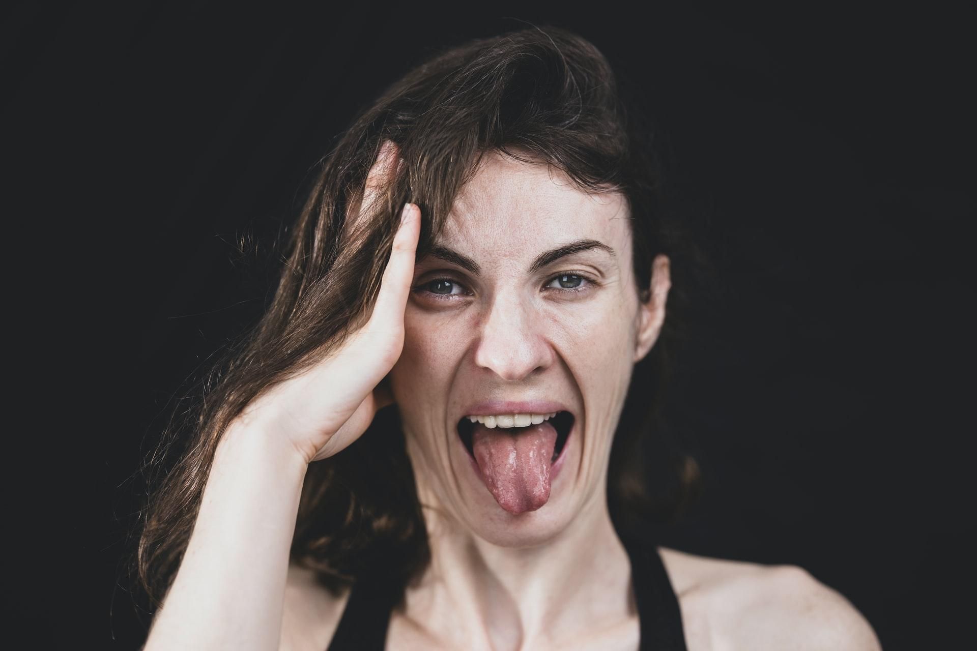 Почервоніння язика – симптом важкого захворювання