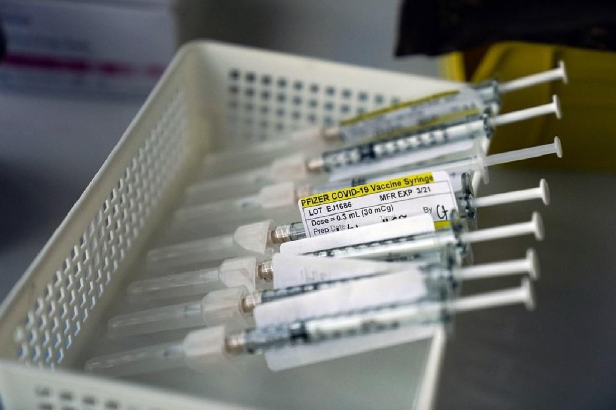 Через месяц Украина может получить COVID-вакцину от Pfizer и BioNTech