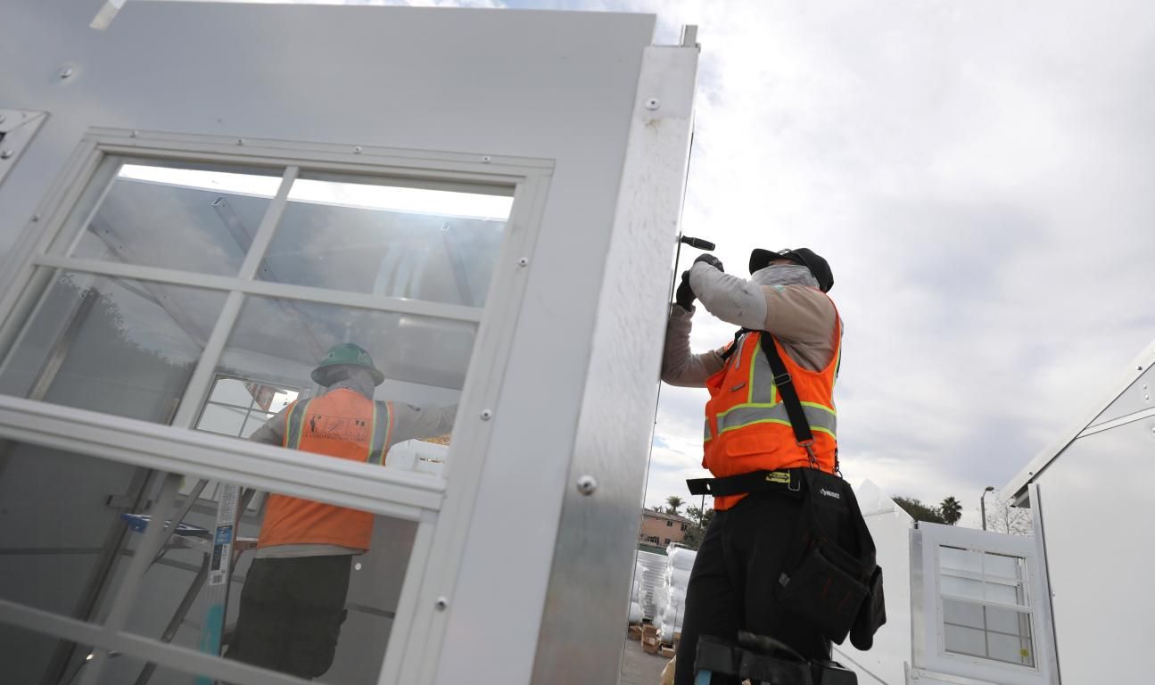 В Китаї побудували лікарню за 5 днів на 1,5 тисячі палат: там понад сотня нових інфікованих В Китаї побудували лікарню за 5 днів на 1,5 тисячі палат: там понад сотня нових інфікованих