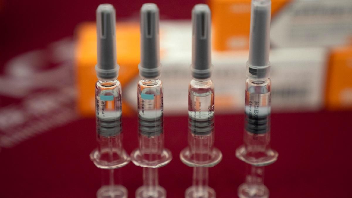 Бразилия начала массовую вакцинацию препаратом Sinovac, который закупила Украина
