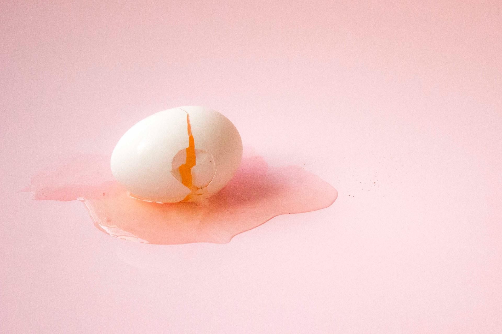 Що може трапитися з мозком при ударах: експеримент з яйцем – фото