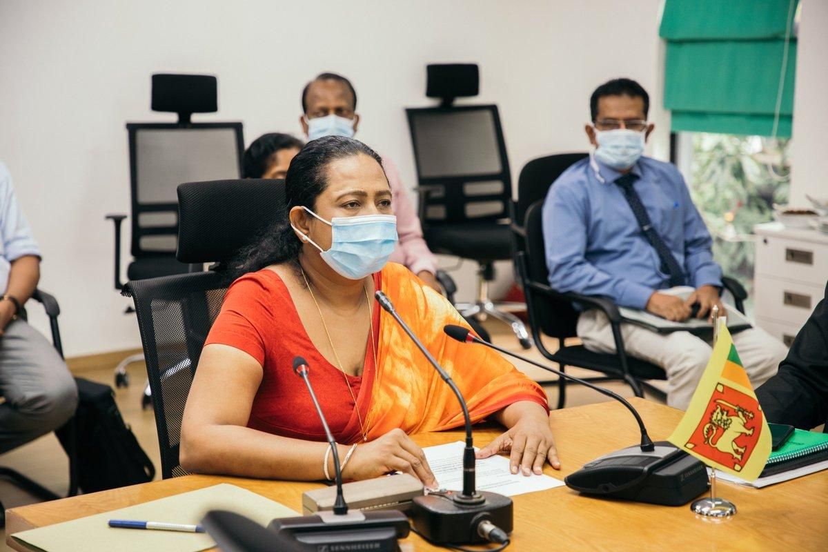 У Шрі-Ланці міністерка охорони здоров'я пропагувала шаманський сироп від COVID-19 і захворіла
