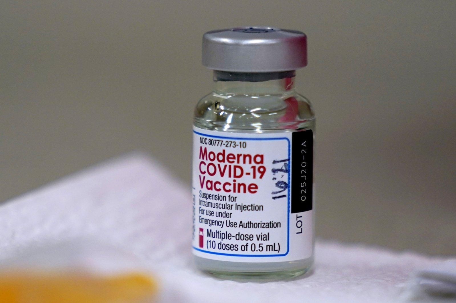 Вакцина від Moderna ефективна проти нових штамів COVID-19: заява компанії