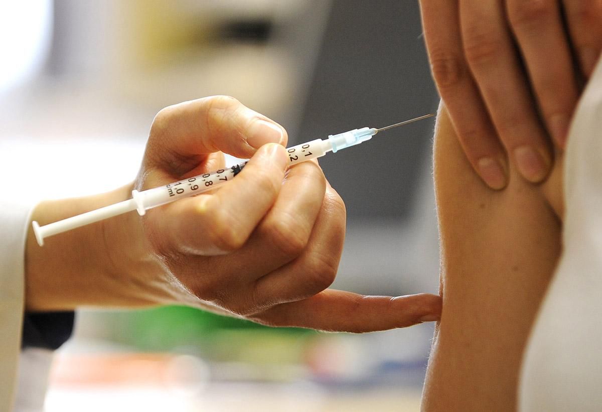 Побочные эффекты и процент действенности: какие особенности основных вакцин мира
