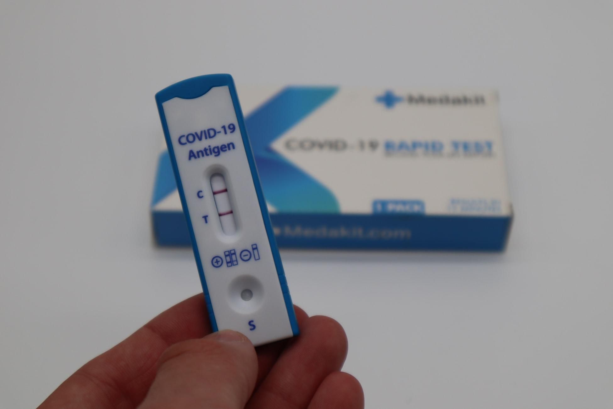 Лікар розповів, які тести на коронавірус неефективні: Україні слід відмовитись від них
