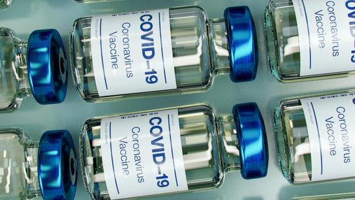 Вакцини проти COVID-19: які зараз є доступні варіанти та що про них відомо