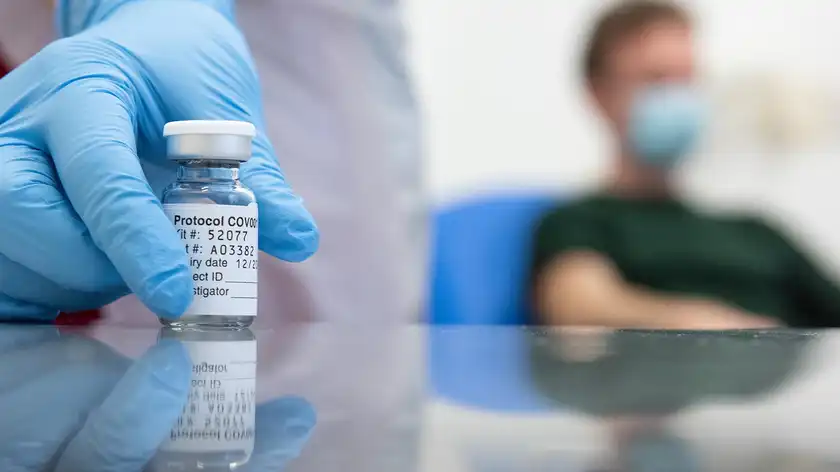 Бесплатная вакцинация от коронавируса в Украине: мнение Зеленского