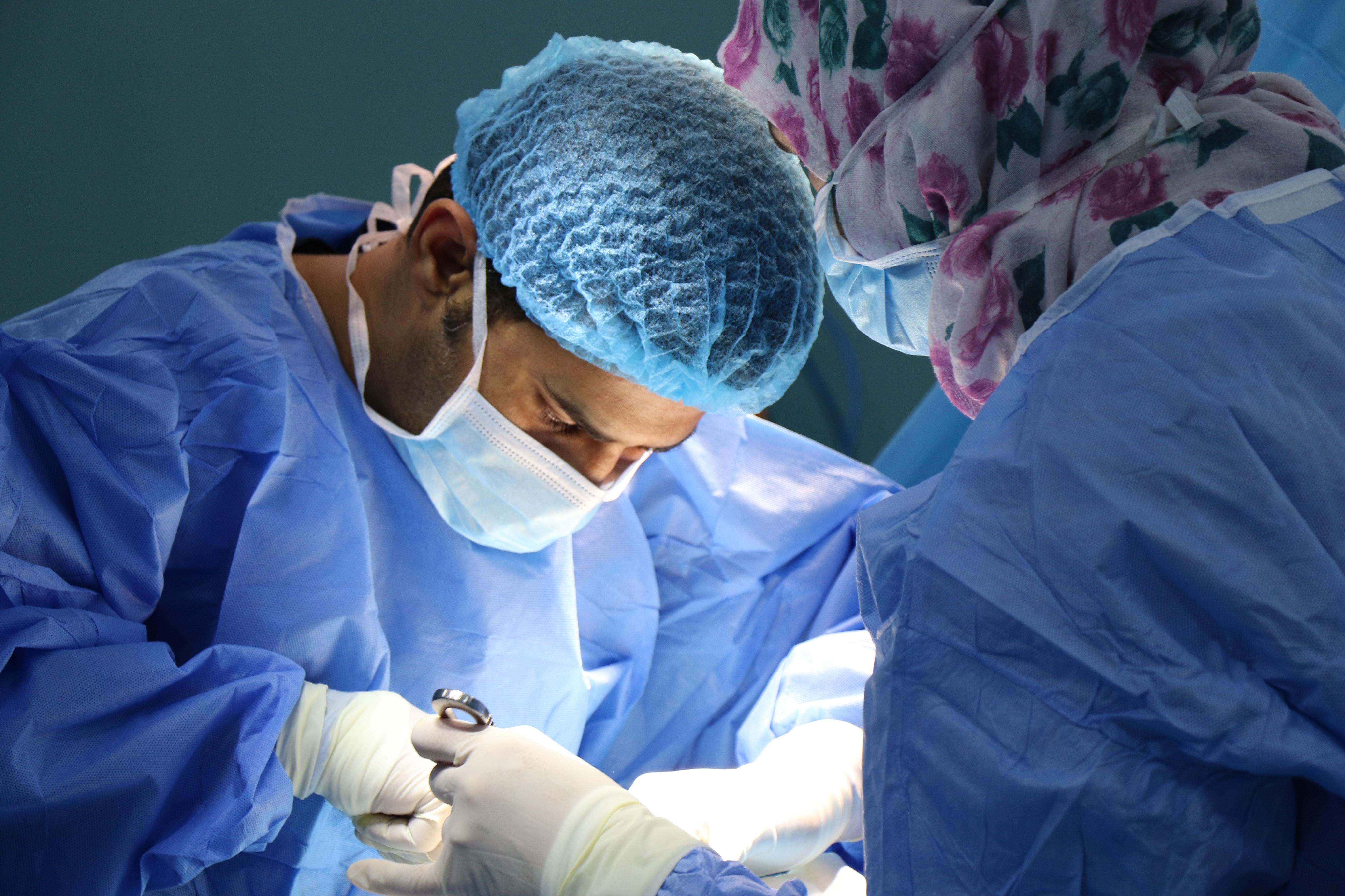 Киевские врачи заменили аортальный клапан уникальным способом: детали
