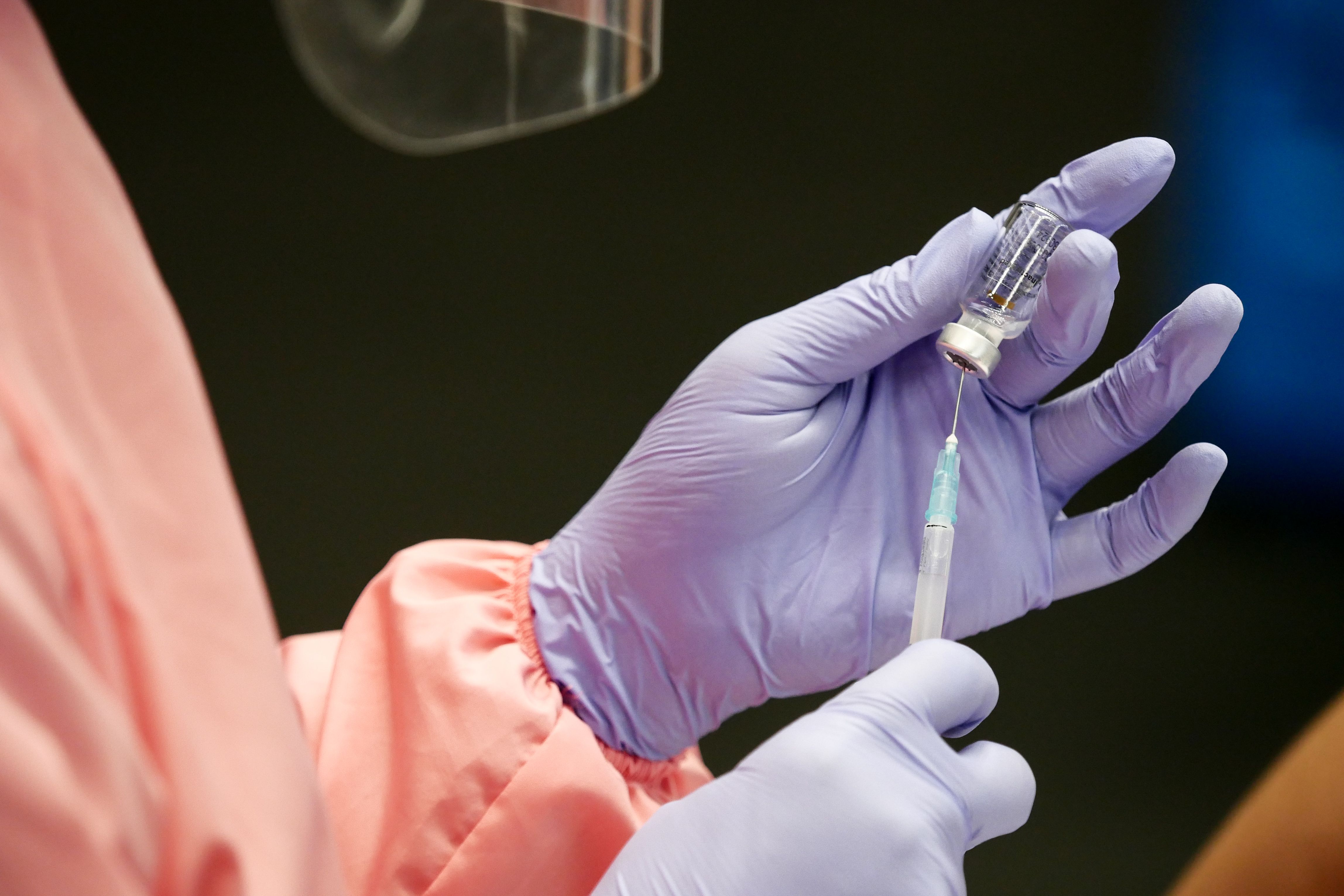 Вакцинація від COVID-19 в Україні 2021: що потрібно знати про вакцинацію Вакцинація від COVID-19 в Україні 2021: що потрібно знати про вакцинацію