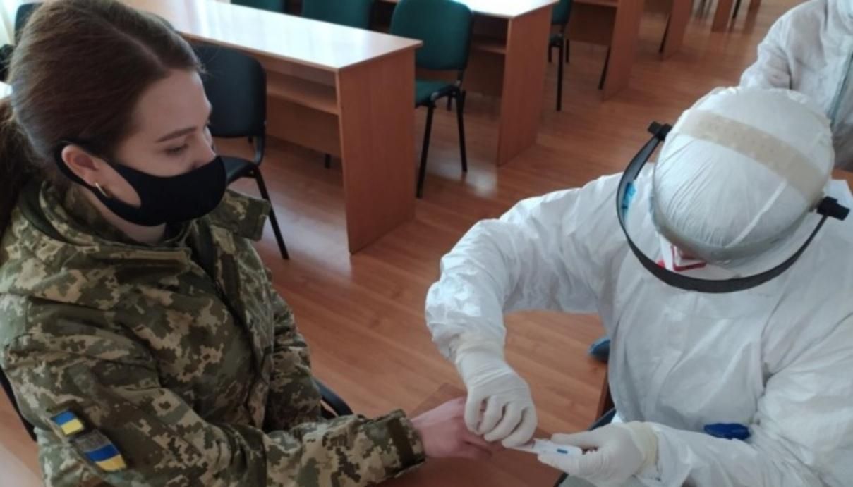 COVID-19 у украинских военных: количество новых случаев резко сократилось