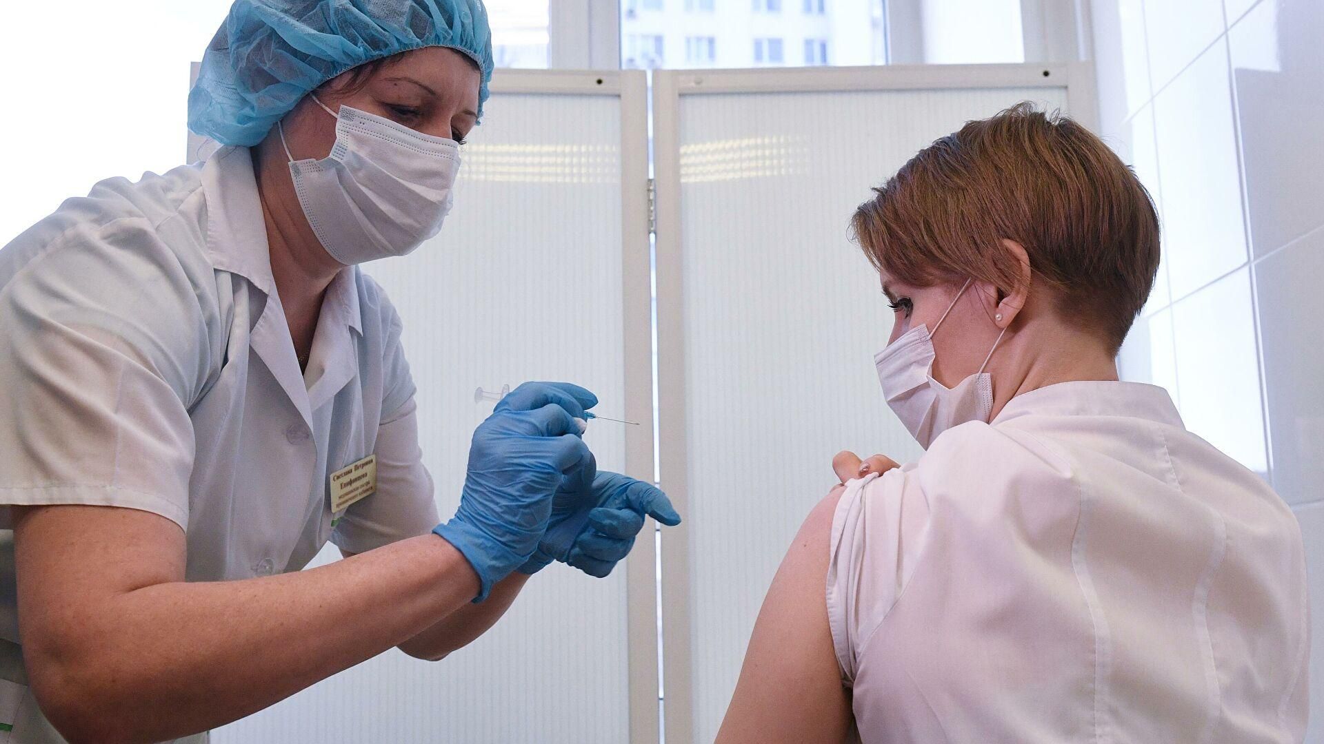 В Израиле начали делать бесплатные прививки против коронавируса иностранцам