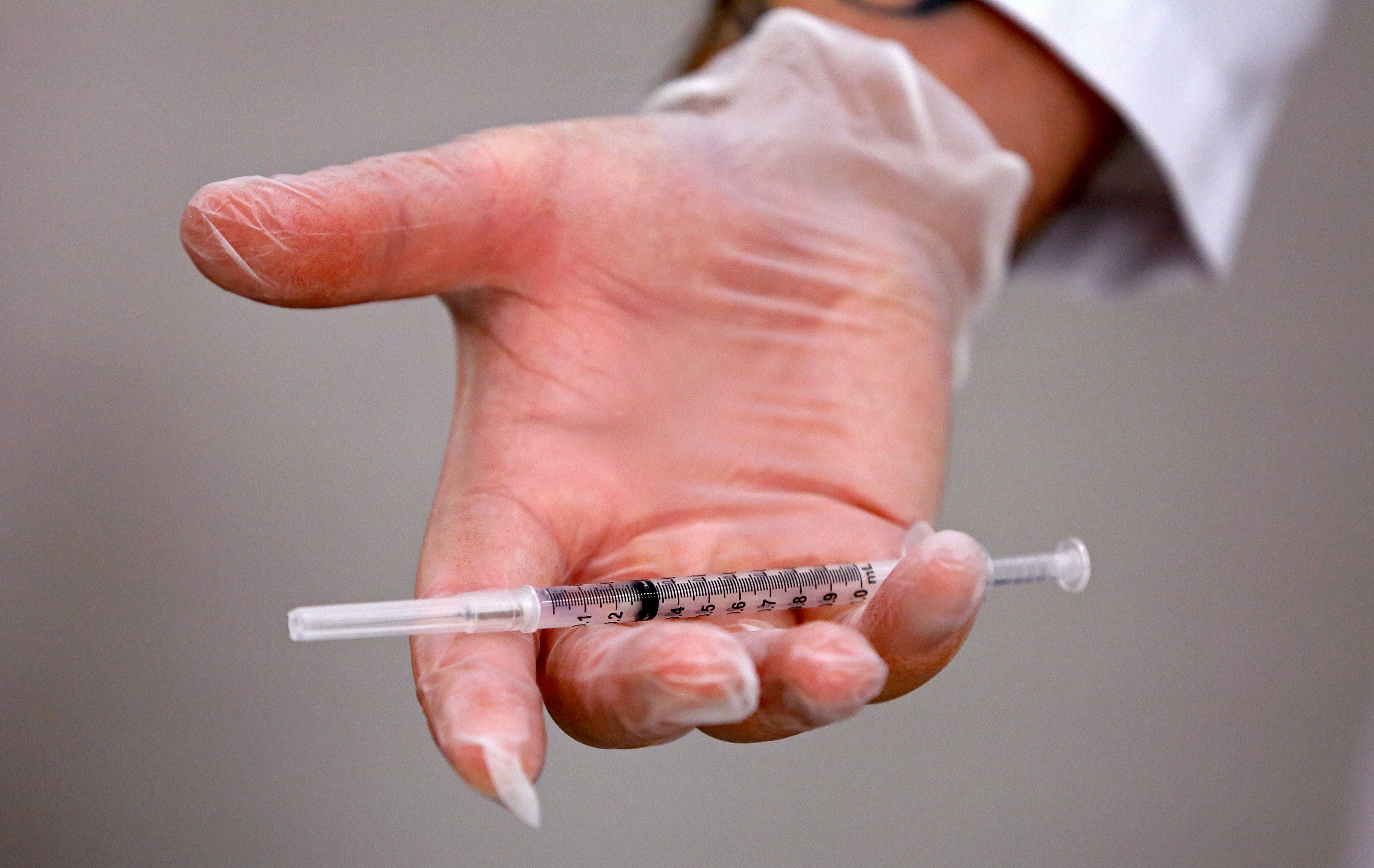 Польша перепродаст 1,2 миллиона доз вакцины AstraZeneca Украине