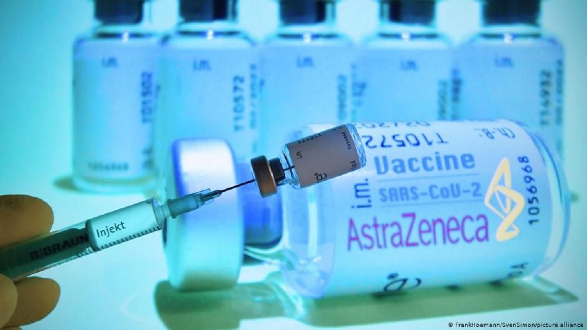 ВООЗ рекомендує COVID-вакцину від компанії AstraZeneca: вона ефективна і для літніх людей