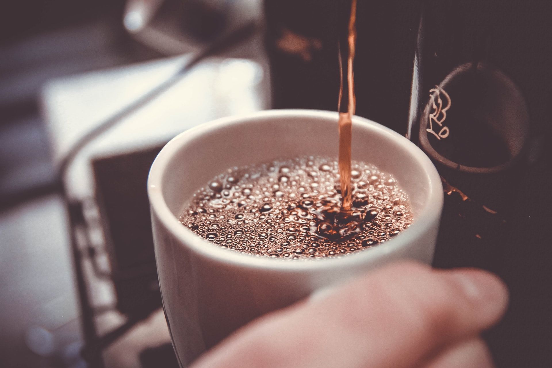 Вживання кави на ніч не впливає на сон, але змінює структуру мозку: дослідження