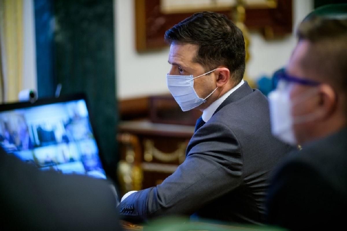 Лікарів й учасників ООС вакцинують пріоритетно, – Зеленський Лікарів й учасників ООС вакцинують пріоритетно, – Зеленський