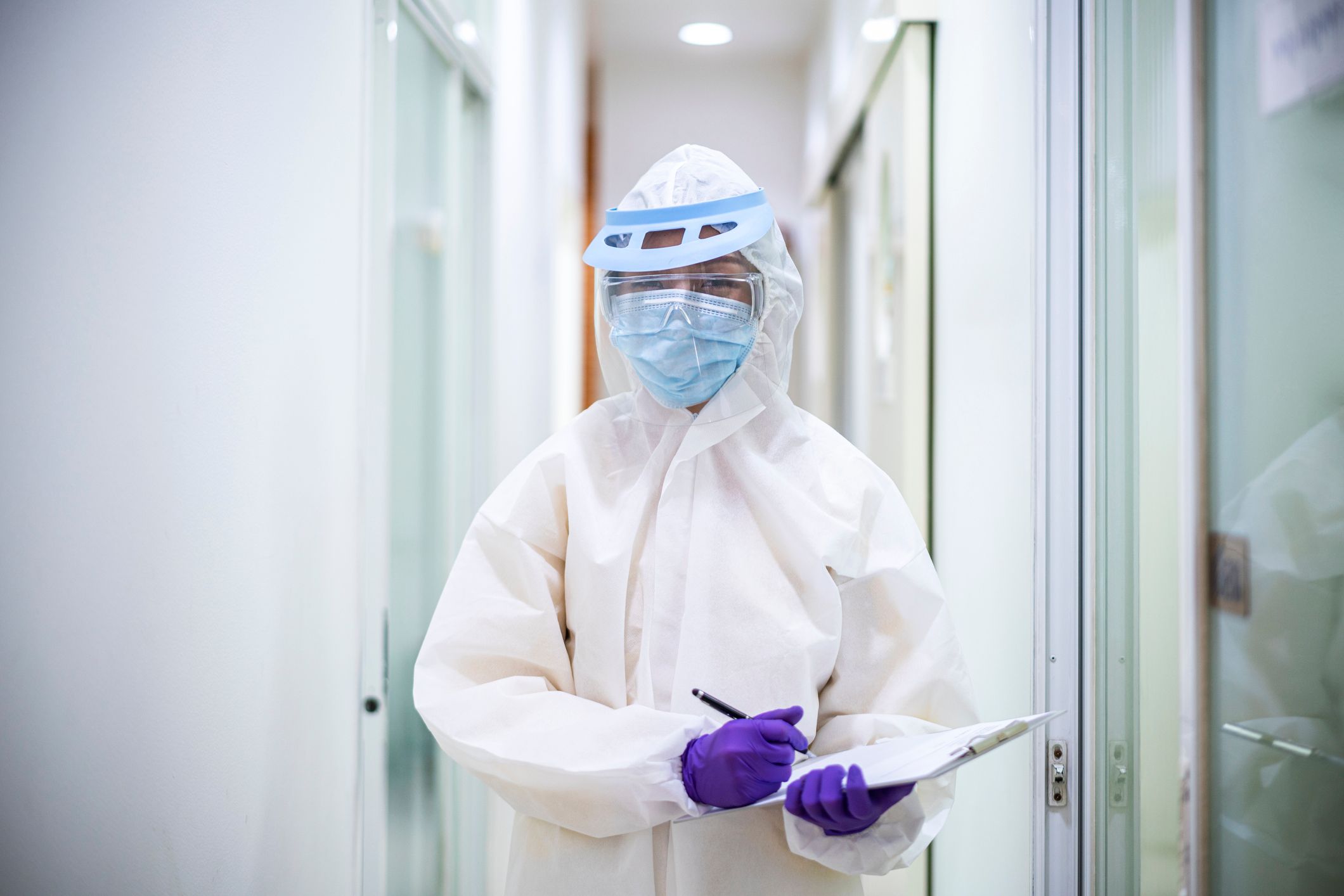 В Британии создадут психологические центры для медиков, работающих с больными коронавирусом В Британии создадут психологические центры для медиков, работающих с больными коронавирусом