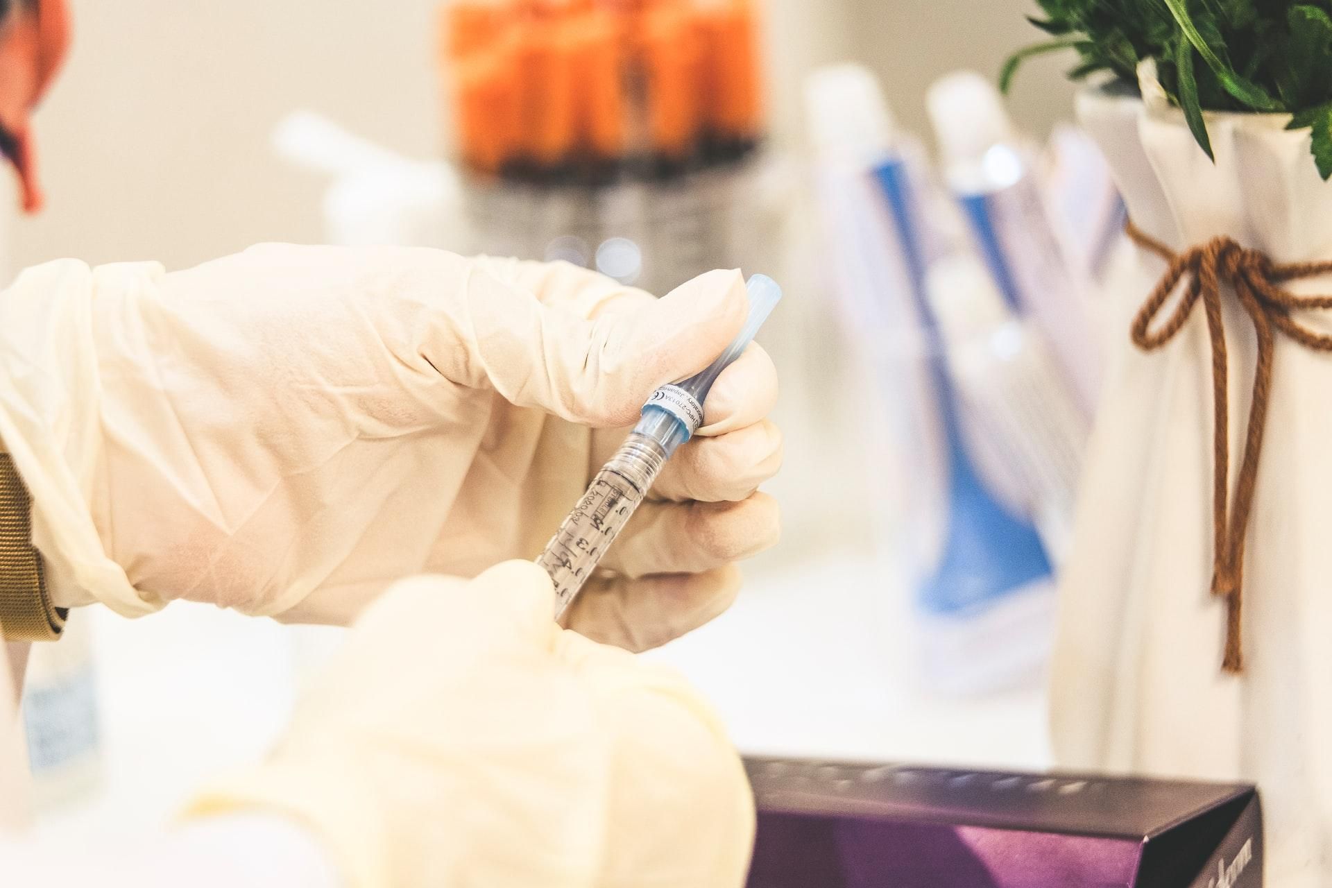 Коли почнеться вакцинація проти коронавірусу в Україні: Ляшко назвав дату 