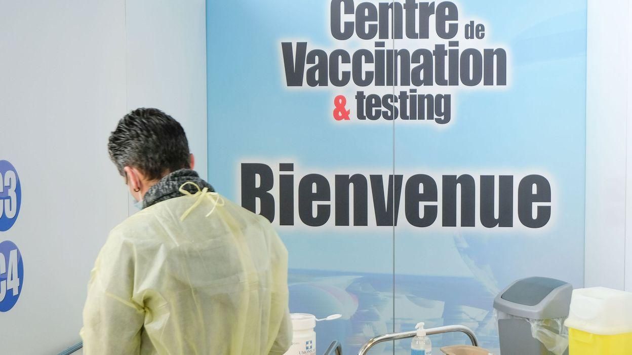 У Бельгії тисячу людей вакцинують поза чергою: попрацювали шахраї