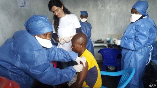 У Гвінеї розпочалась вакцинація проти Еболи