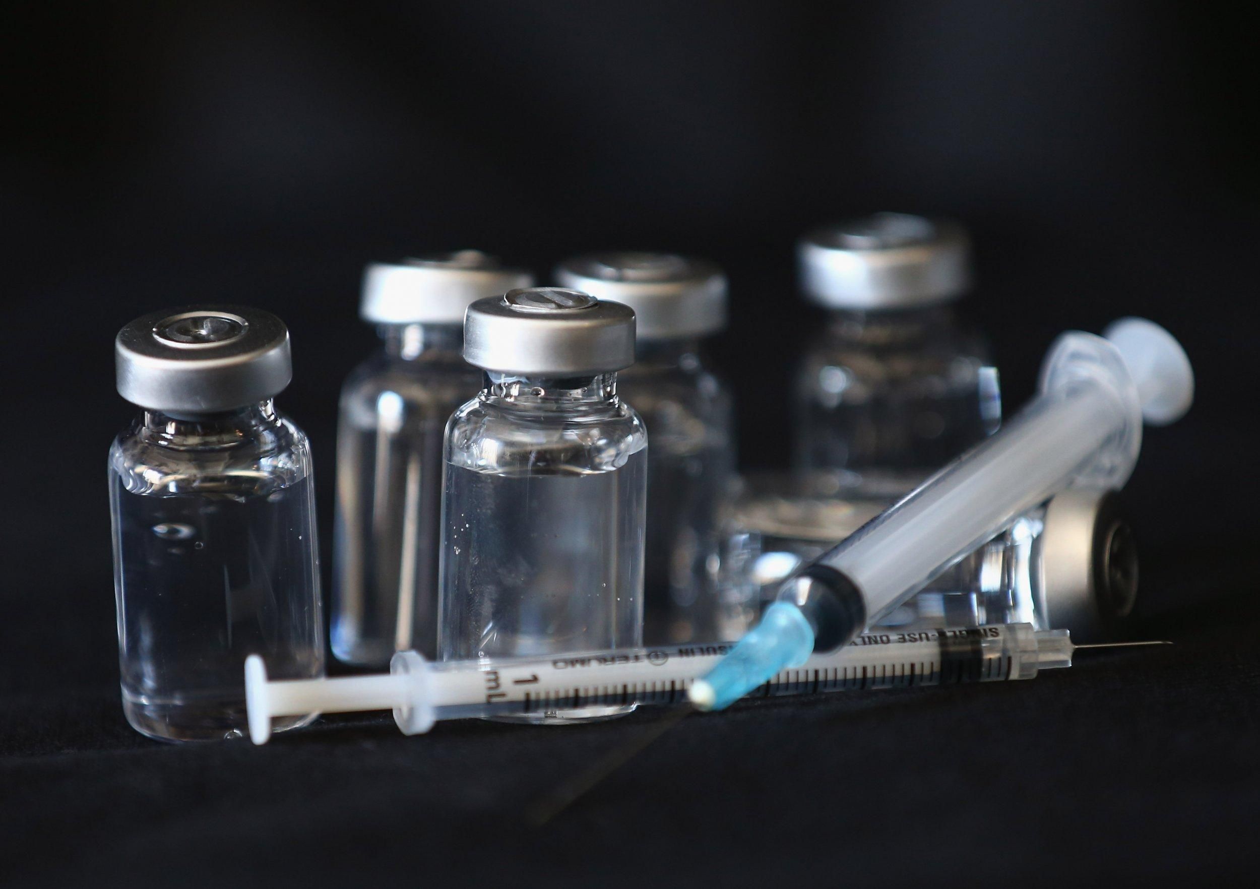 Литва поділиться залишками вакцини проти коронавірусу з Україною