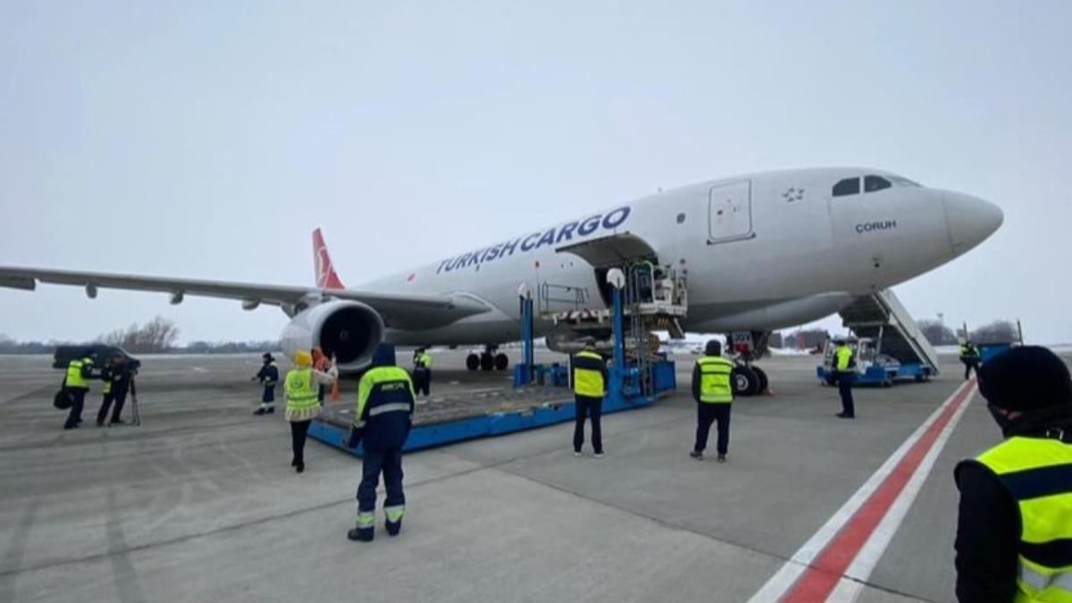 Как Украина встречала вакцину: в Минздраве показали видео Как Украина встречала вакцину: в Минздраве показали видео