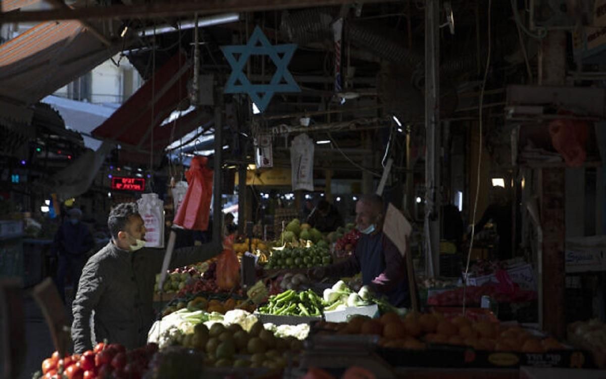 Израиль хочет вернуться к привычной жизни в апреле: план предусматривает 5 этапов