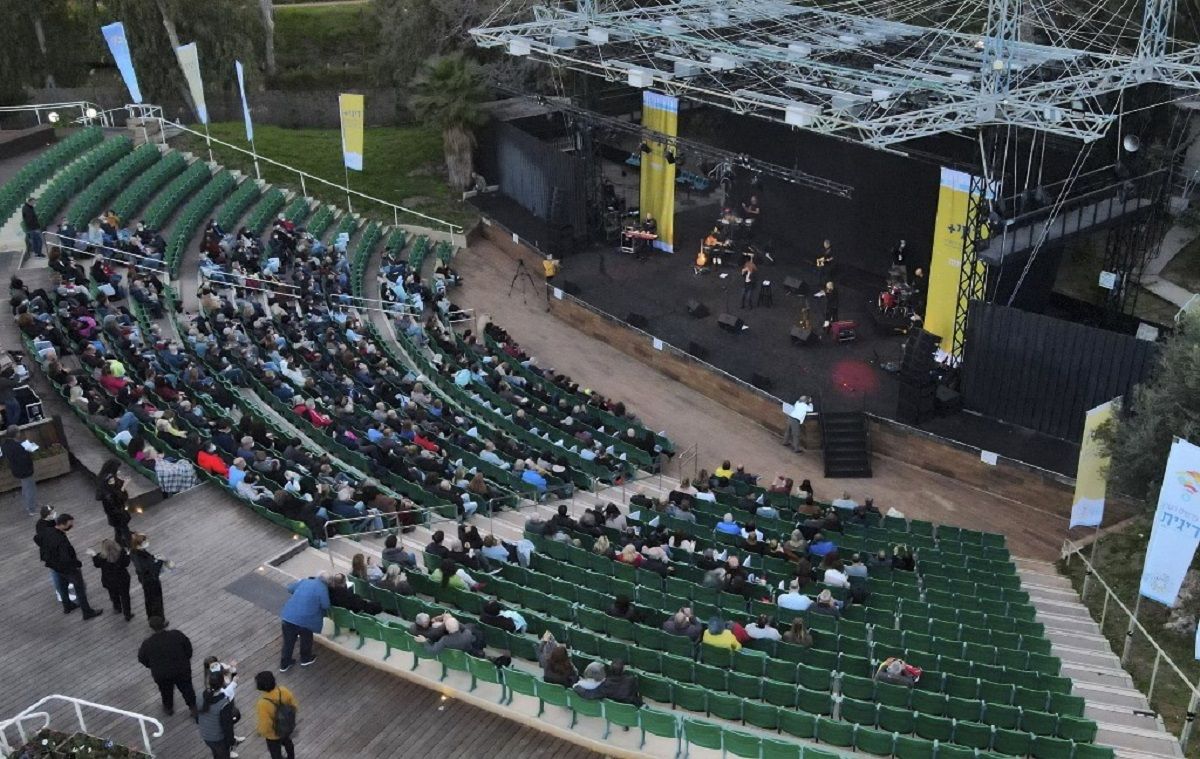 В Ізраїлі провели концерт лише для вакцинованих проти COVID-19 і перехворілих: відео В Ізраїлі провели концерт лише для вакцинованих проти COVID-19 і перехворілих: відео
