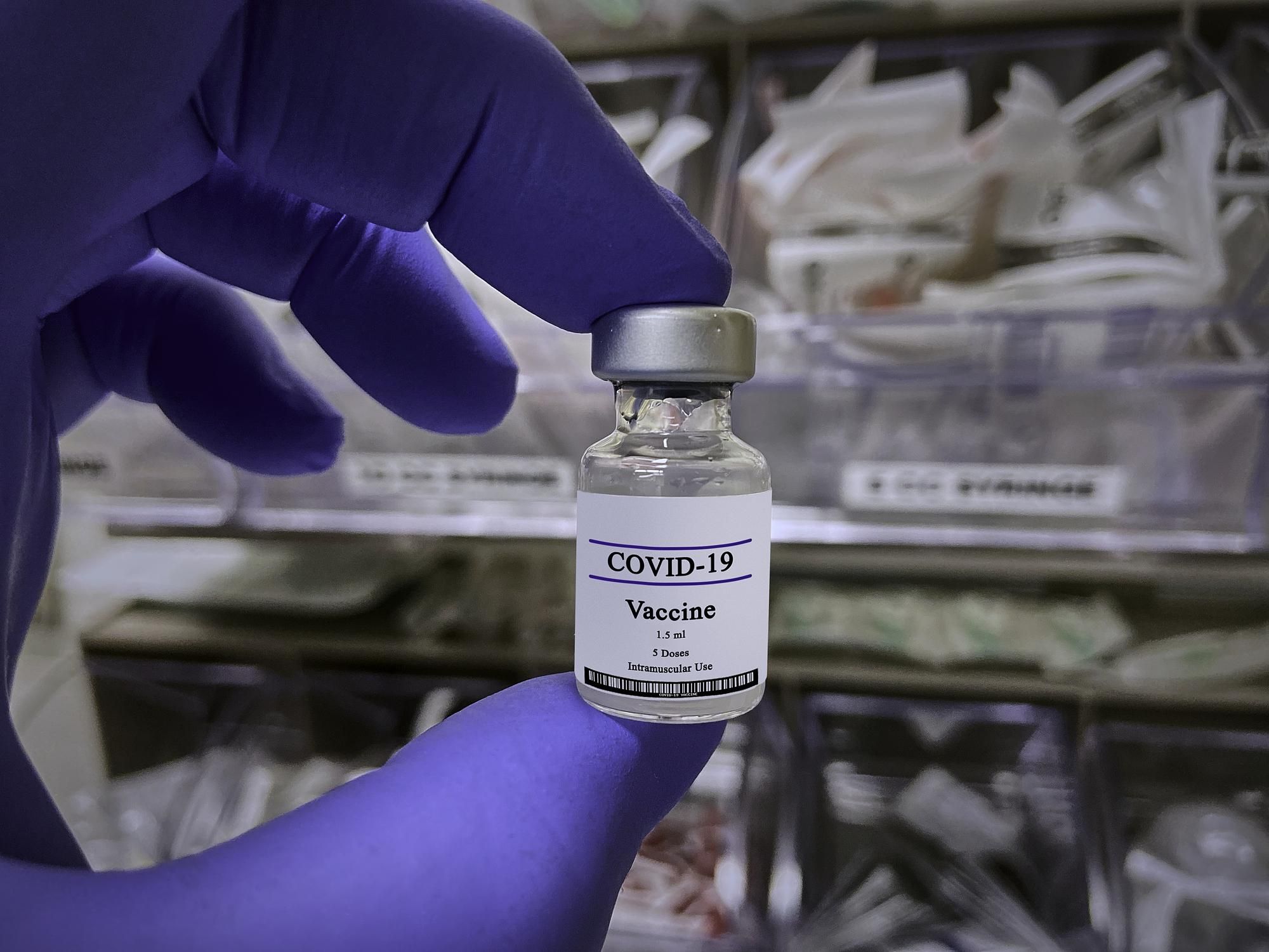 В США разрешили хранить вакцину Pfizer в обычных морозильных камерах
