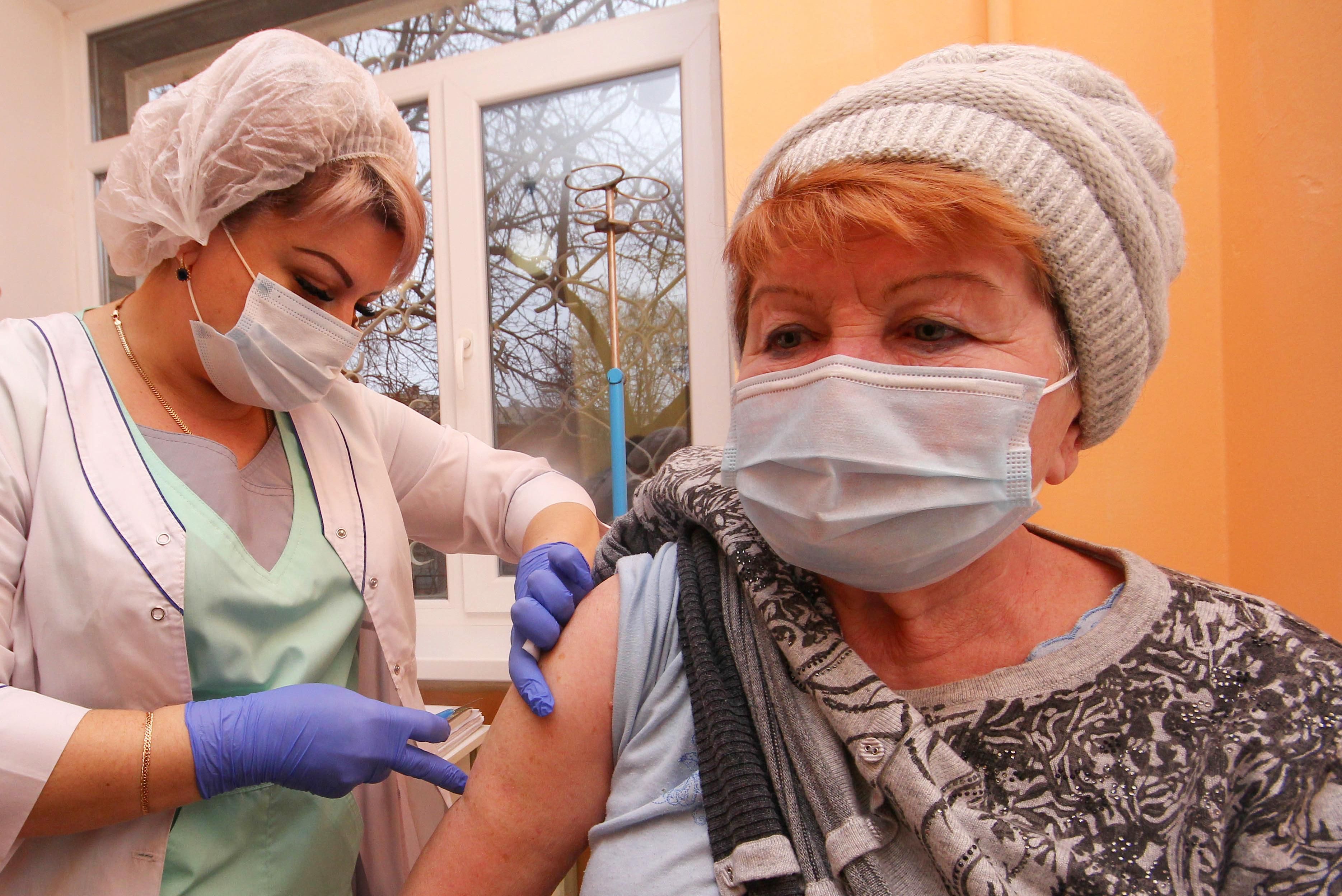 Украинцам будут выдавать "паспорта" вакцинации против COVID-19 и вносить в единую базу, – Ляшко