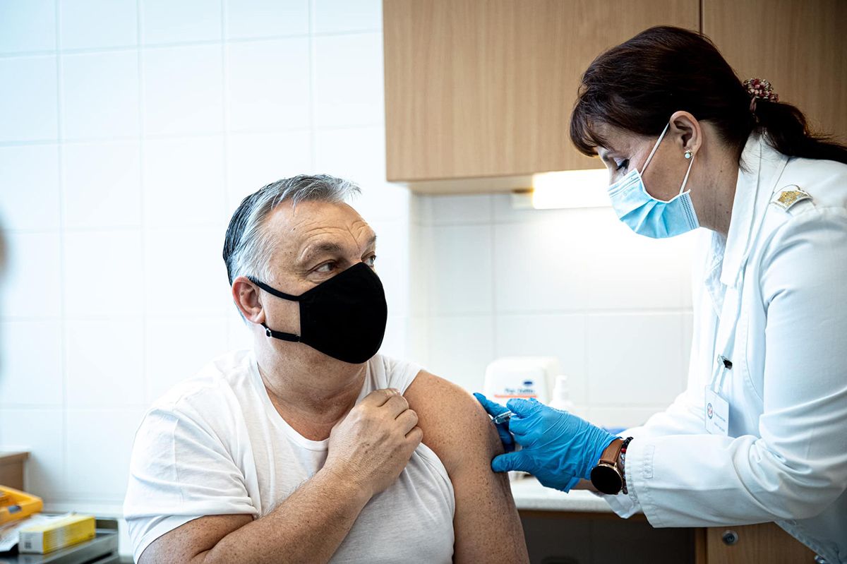 Вслед за президентом: Орбан сделал прививку китайской вакциной от COVID-19