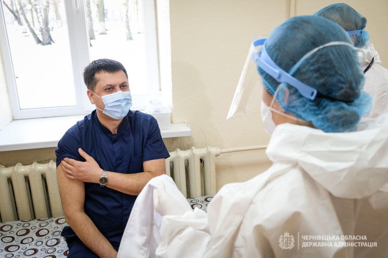Попри обіцянки МОЗ, в Україні поки не діє онлайн-запис на вакцинацію