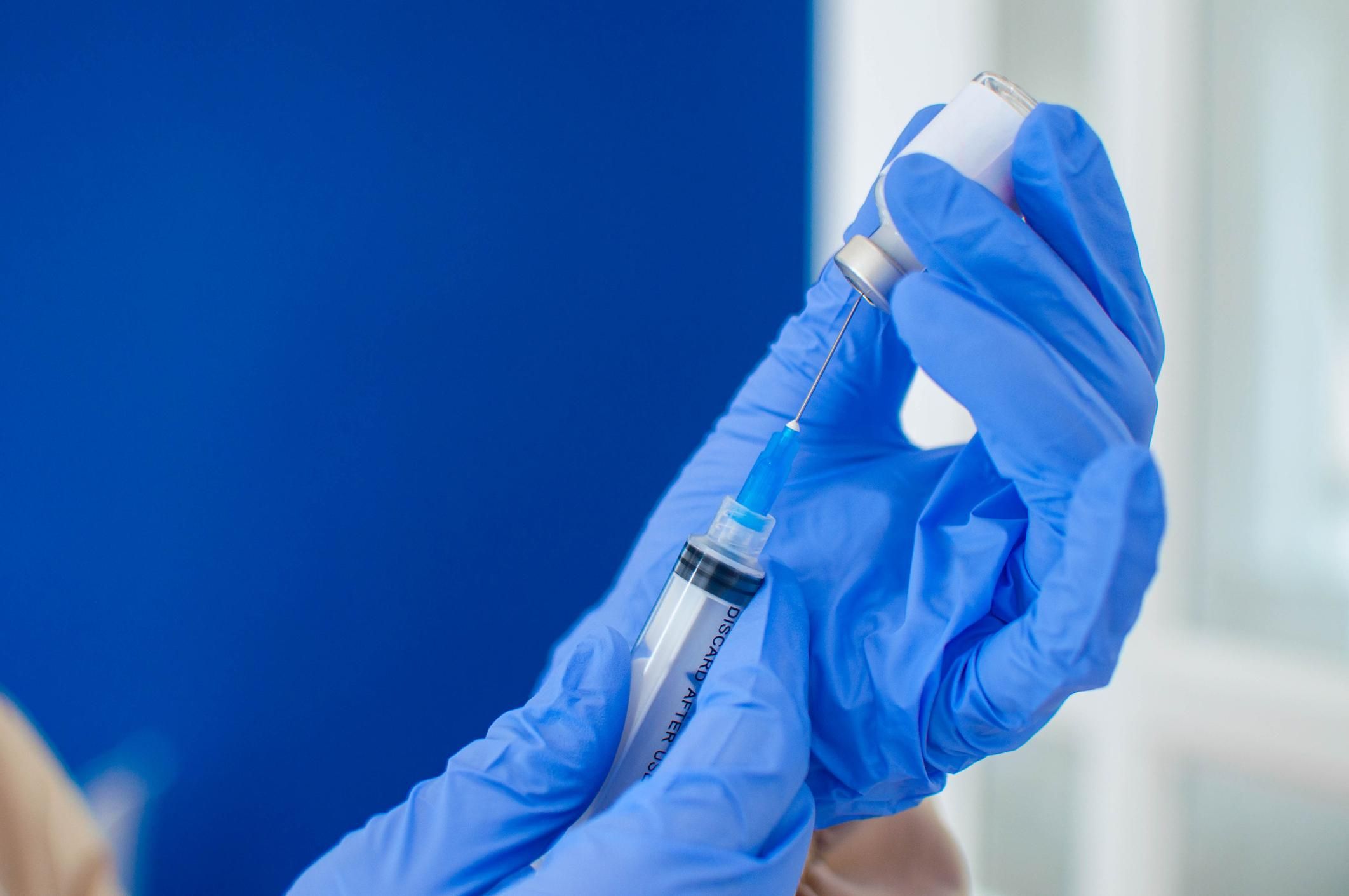 Сколько украинцев получило прививку против коронавируса за сутки