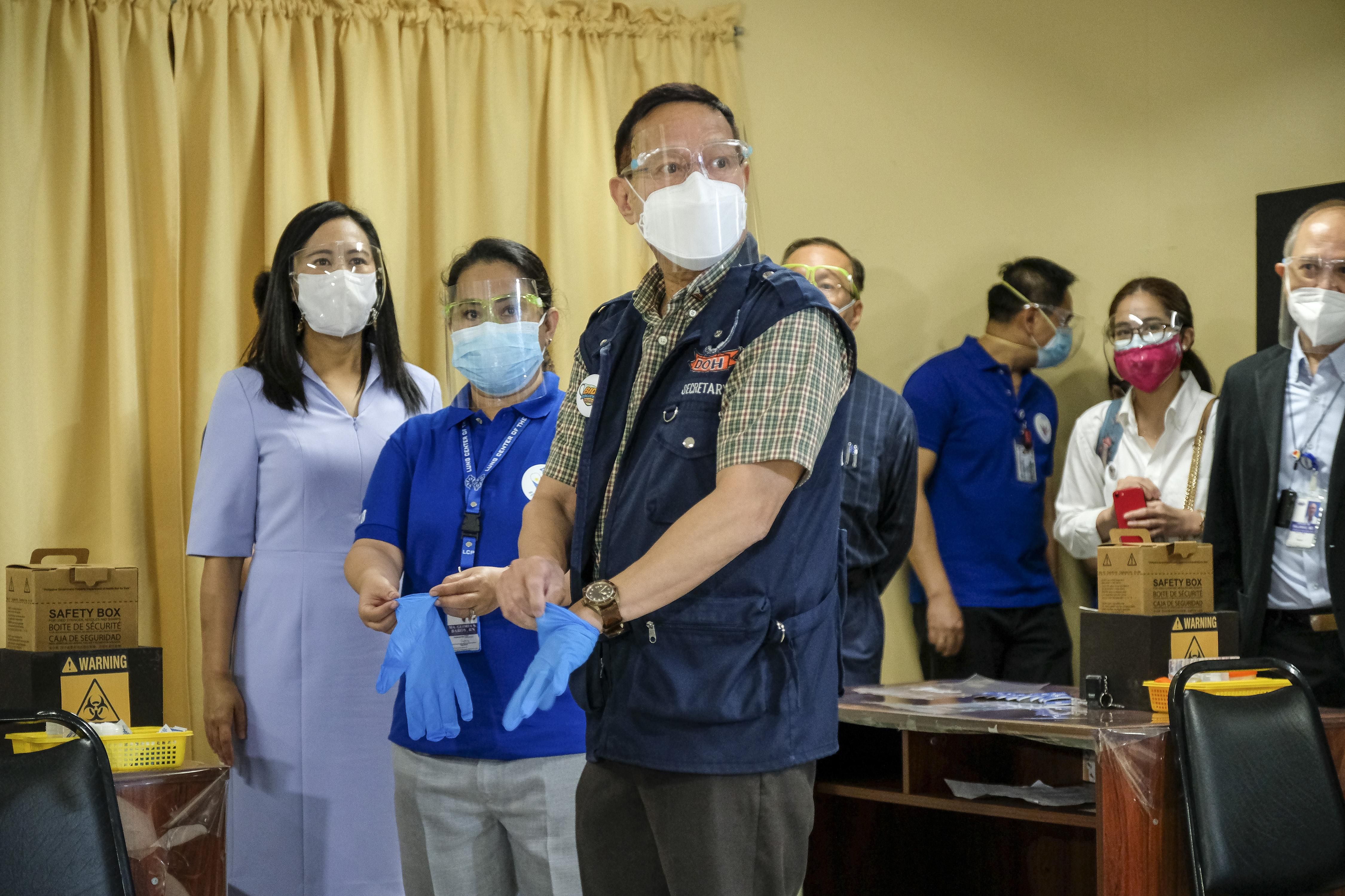 У Китаї роблять анальні тести на коронавірус: японці скаржаться на це і просять припинити
