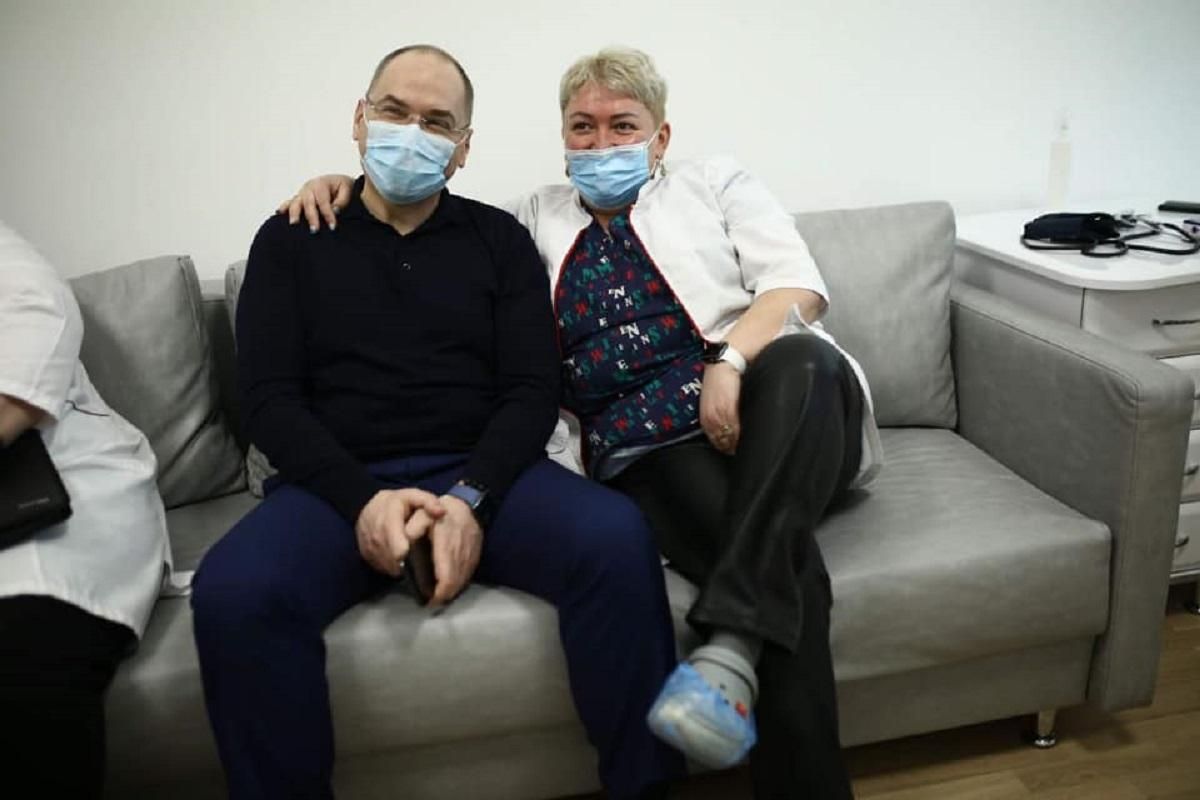 Лікарка, яка вакцинувала Степанова, прокоментувала чутки про "несправжність" вакцини