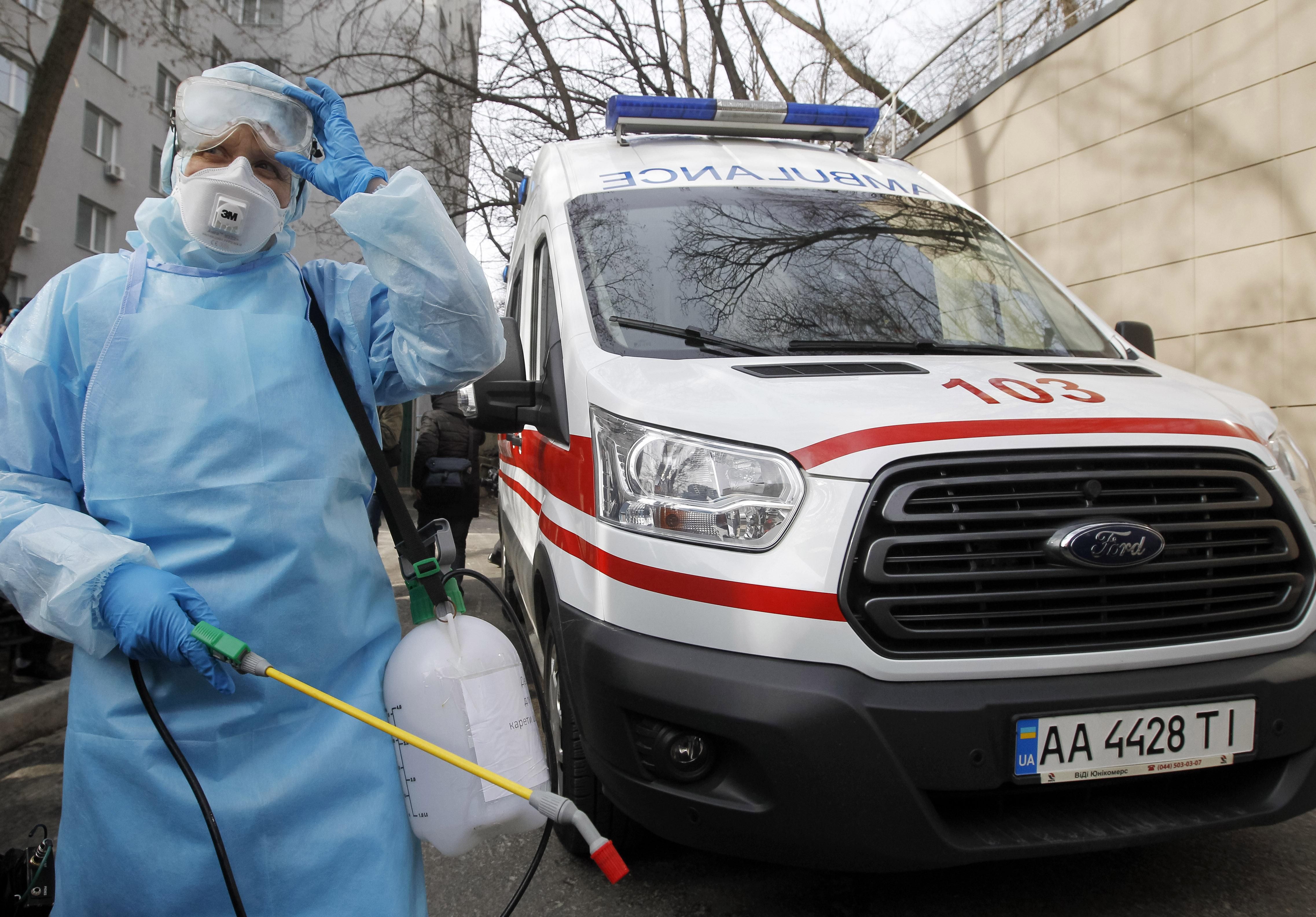 В Украине впервые за долгое время обнаружили больше 10 тысяч больных коронавирусом за сутки