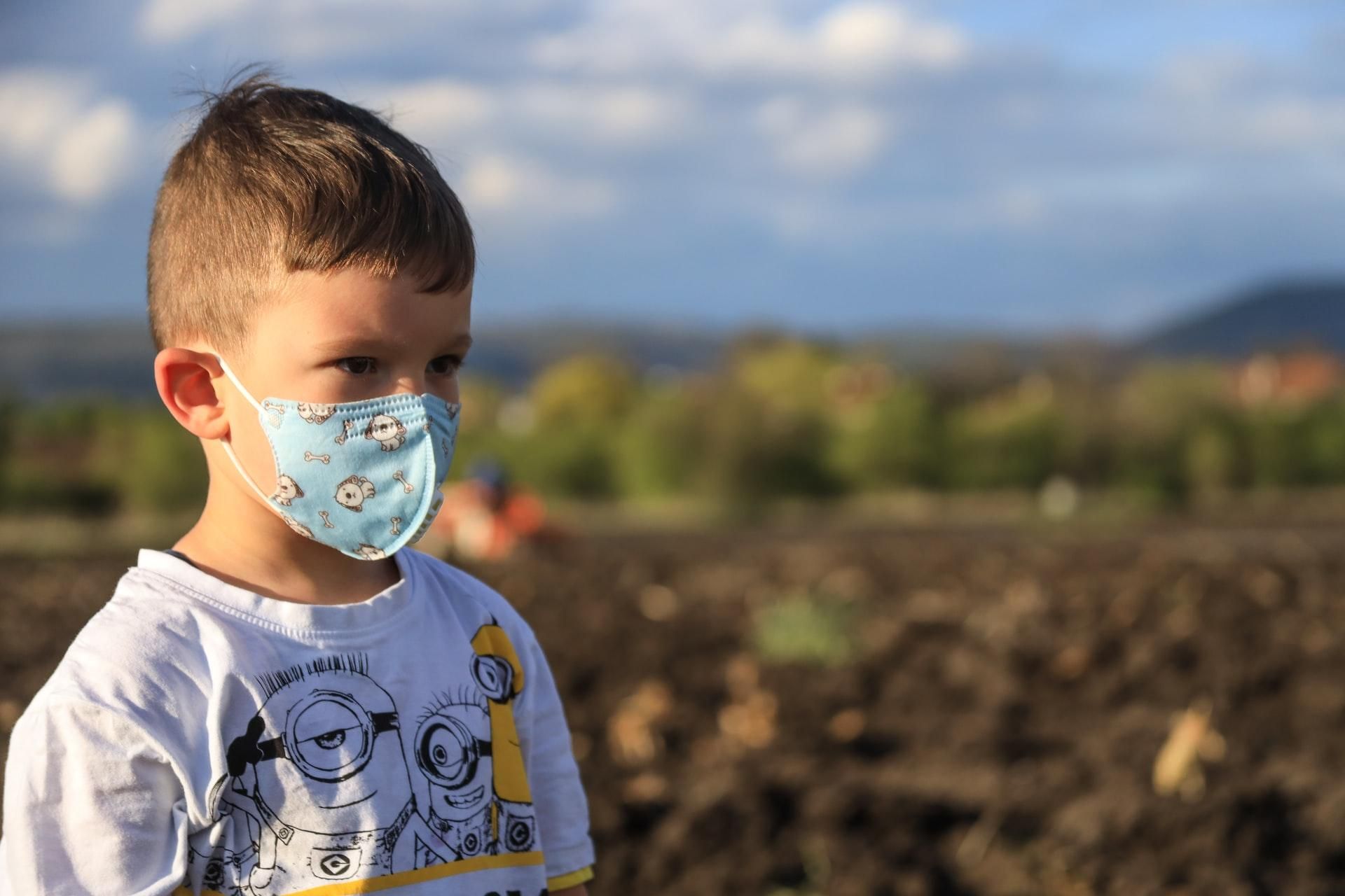 С какого возраста детям можно носить маску: новые рекомендации точно возмутят родителей