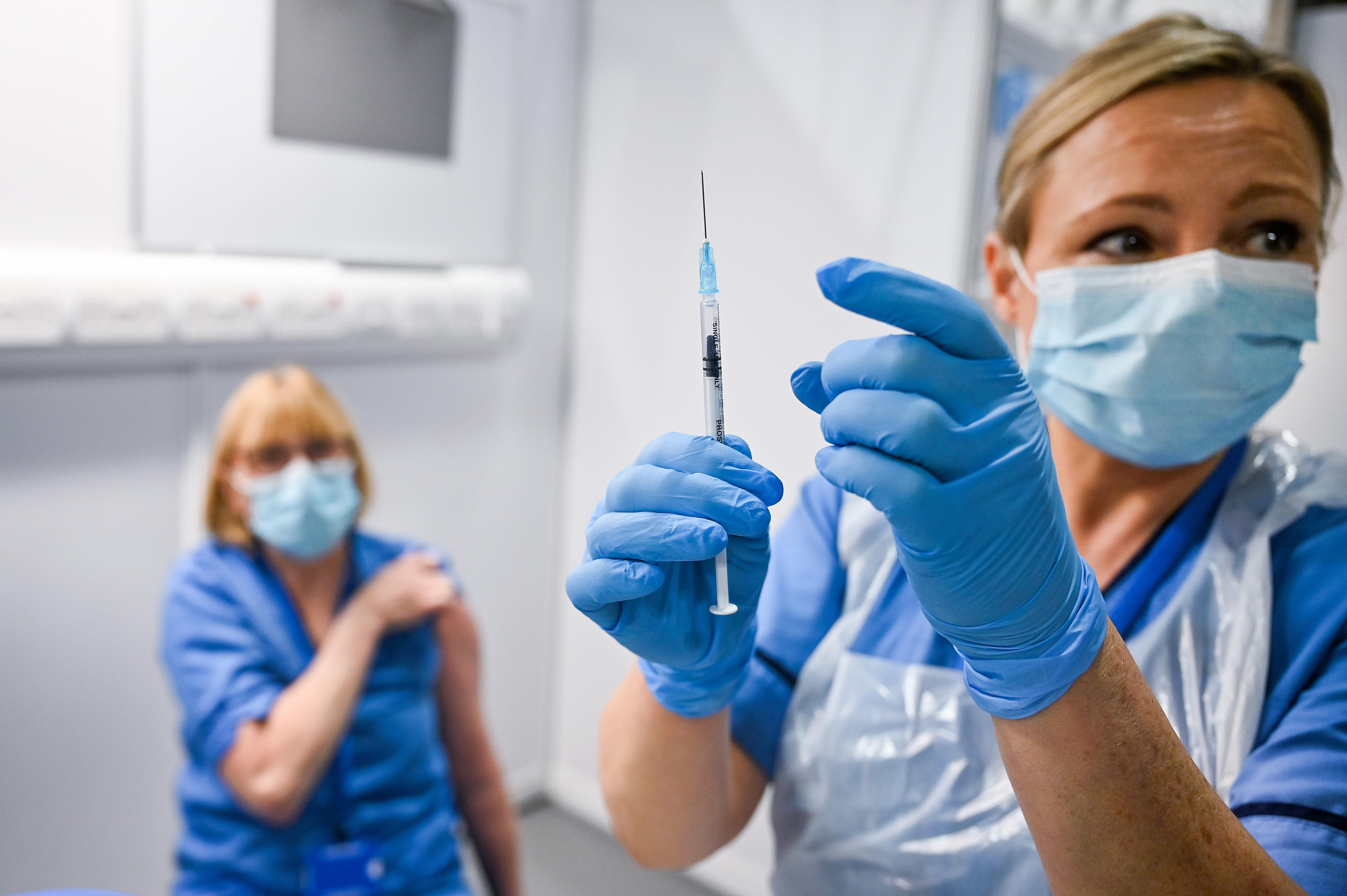 За сутки и с начала вакцинации: в Минздраве озвучили количество украинцев, получивших прививки