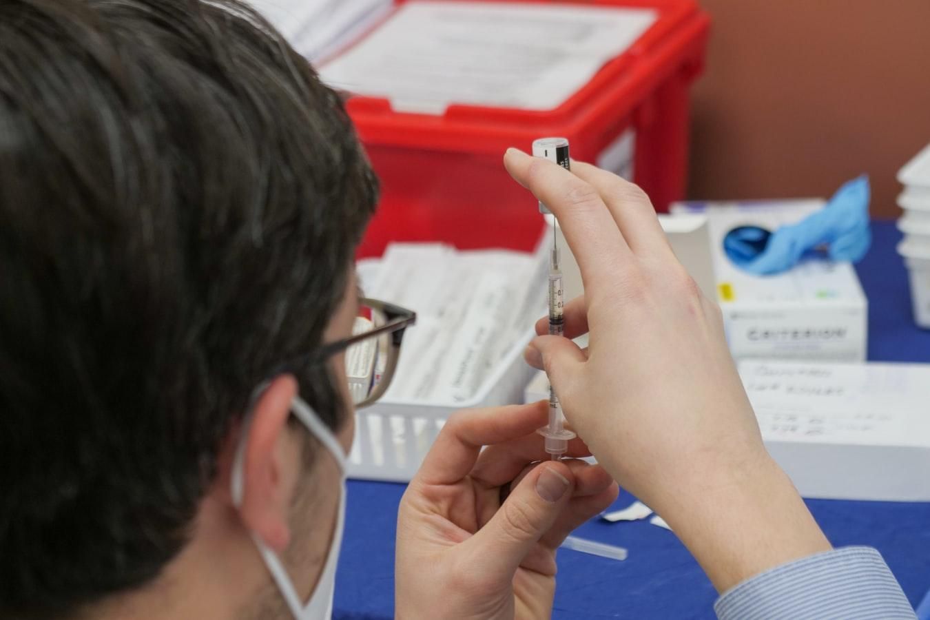 Єврокомісія обіцяє вдвічі збільшити кількість вакцин