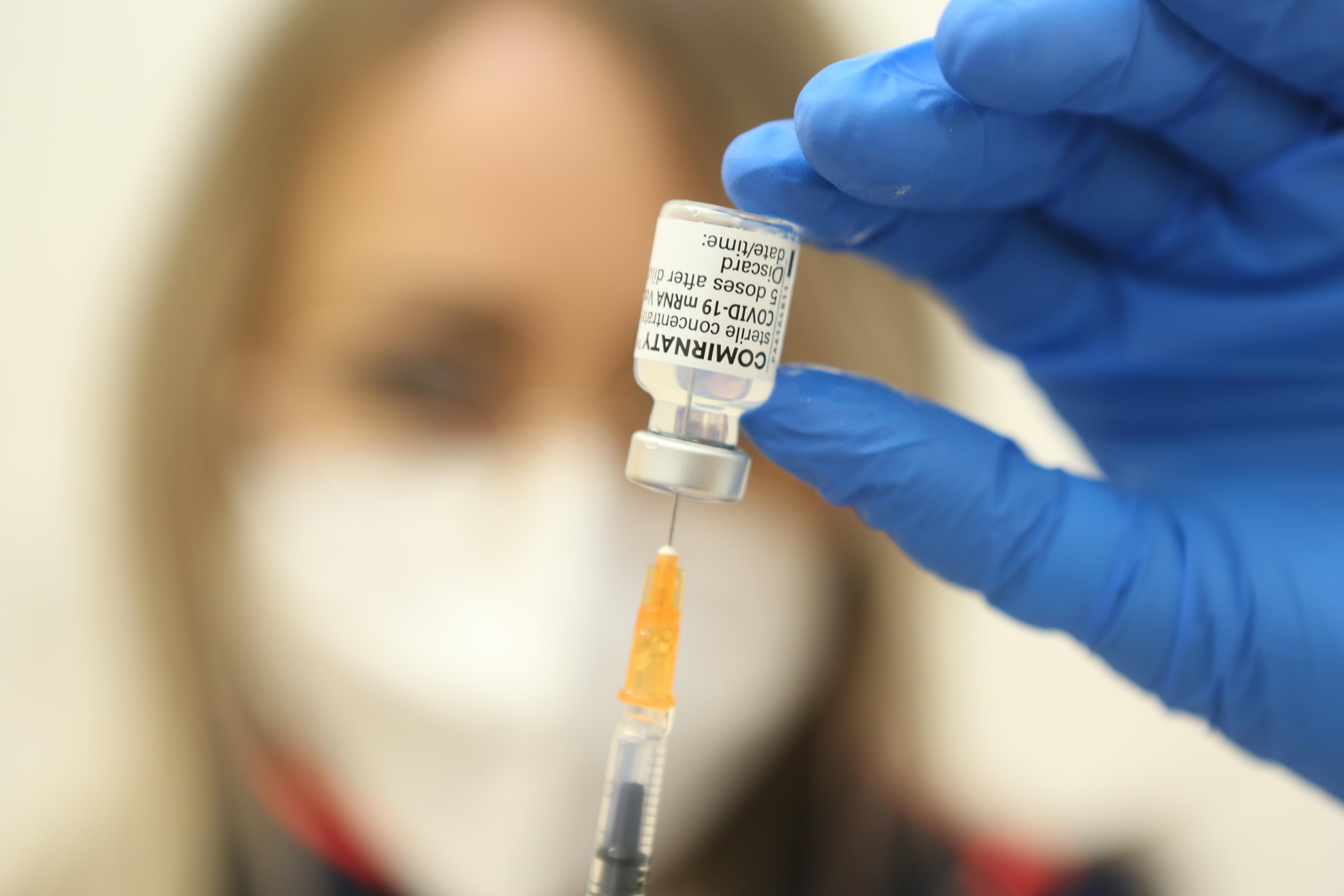 Україна очікує на вакцину Pfizer в найближчі тижні