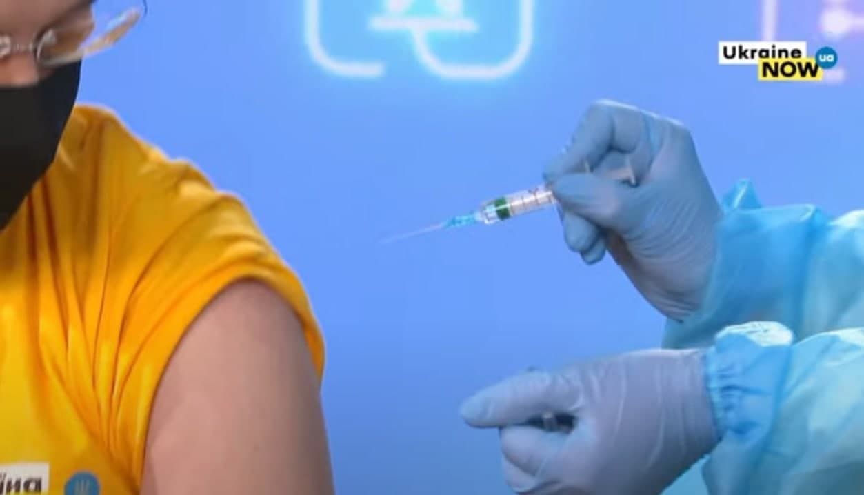 Міністр культури Ткаченко вакцинувався від коронавірусу: його враження Міністр культури Ткаченко вакцинувався від коронавірусу: його враження