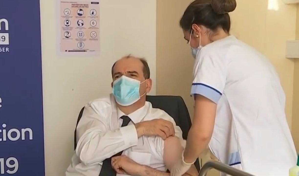 Французький прем'єр зробив щеплення вакциною AstraZeneca