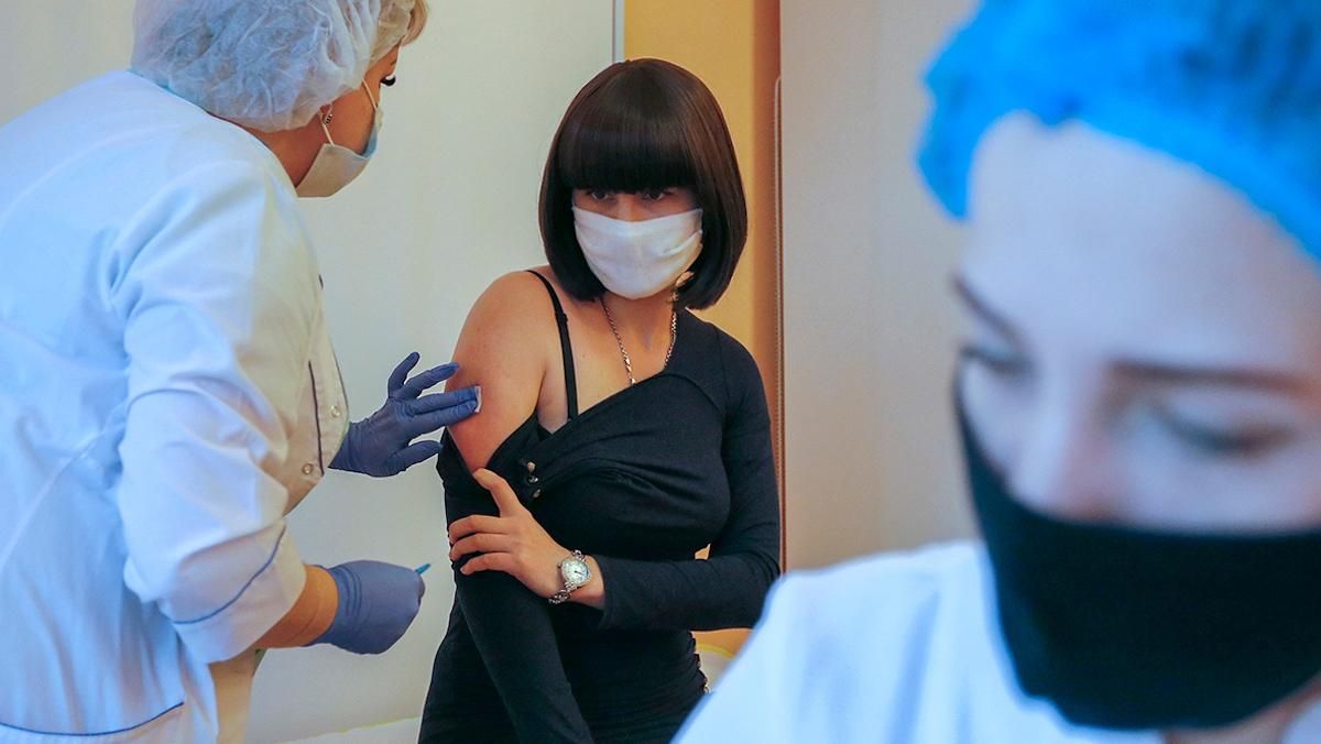 Кто будет отвечать за побочные реакции у привитых против COVID-19 Кто будет отвечать за побочные реакции у привитых против COVID-19