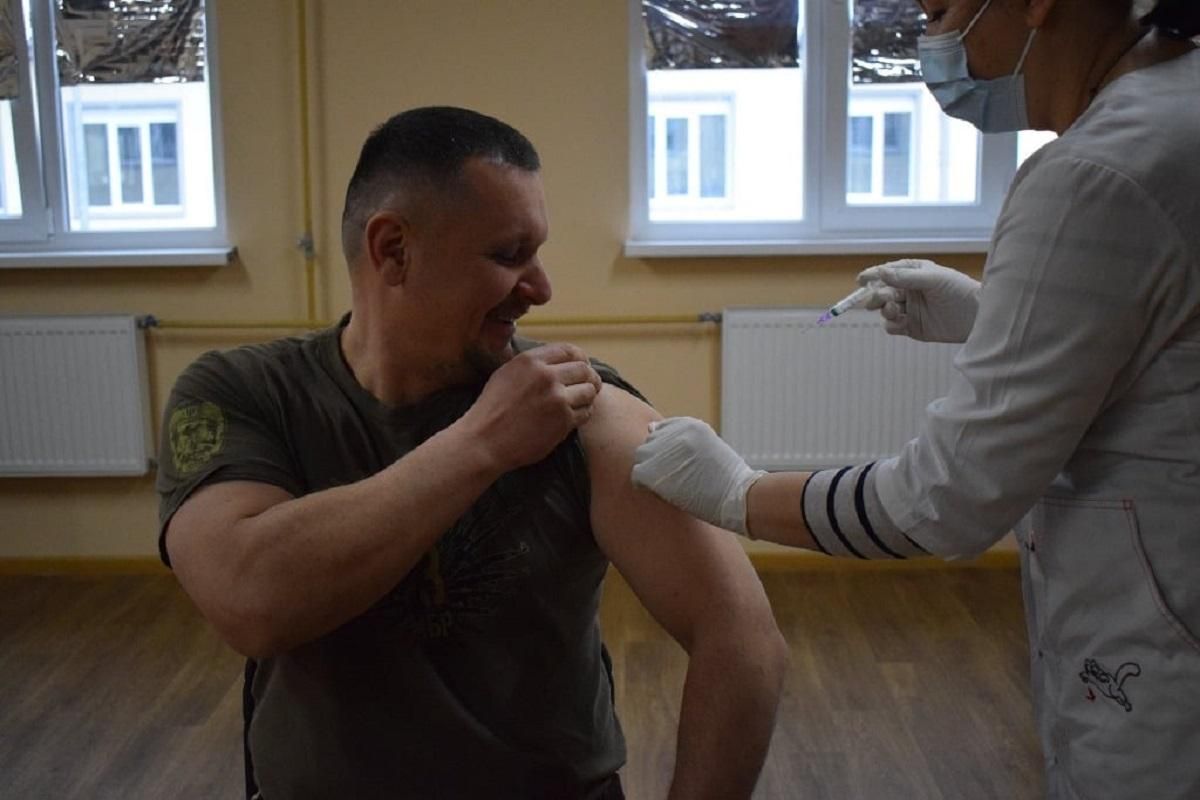 В Сухопутных войсках ВСУ начался первый этап вакцинации: фото