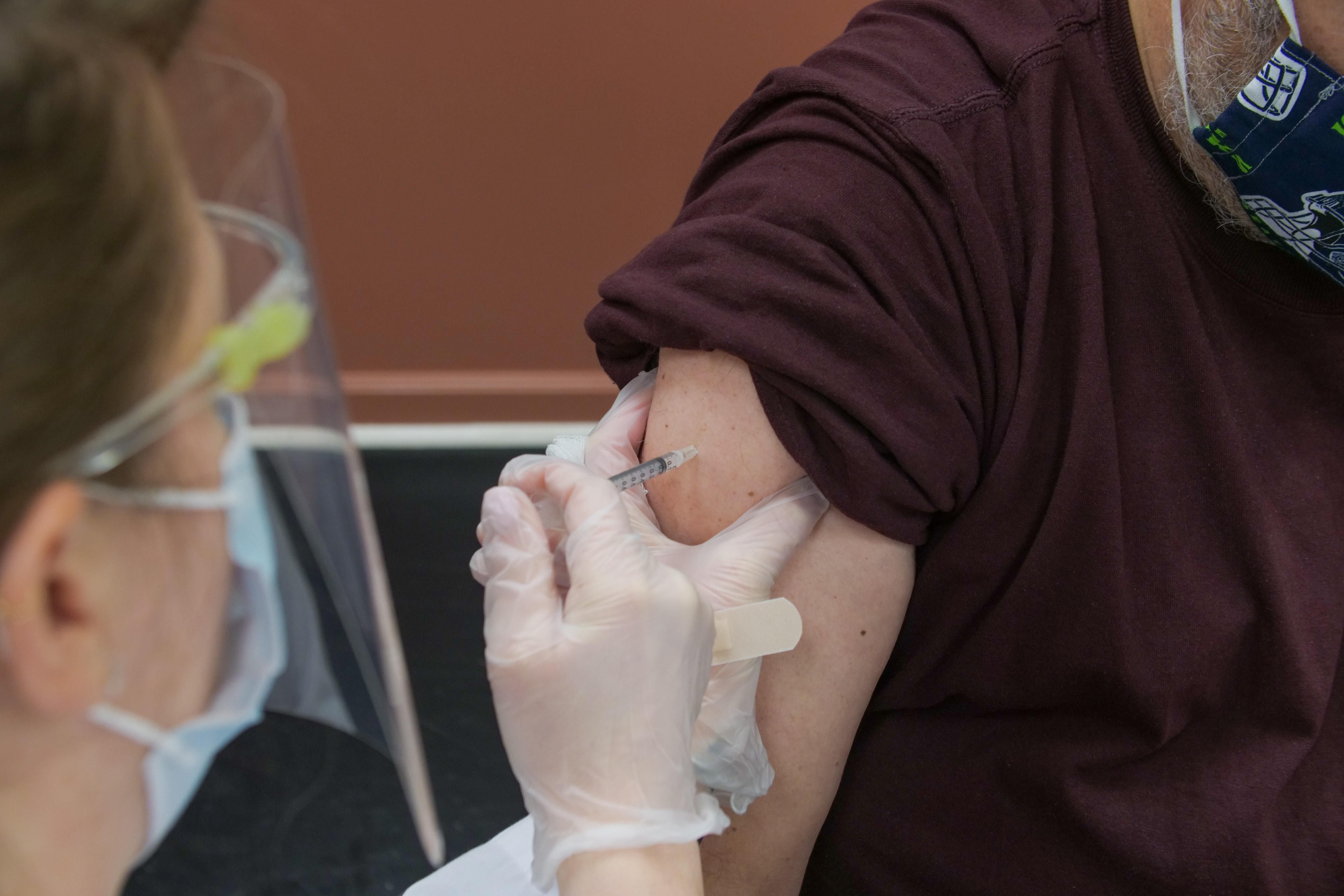 За сутки в Украине 18 738 человек вакцинировали против COVID-19