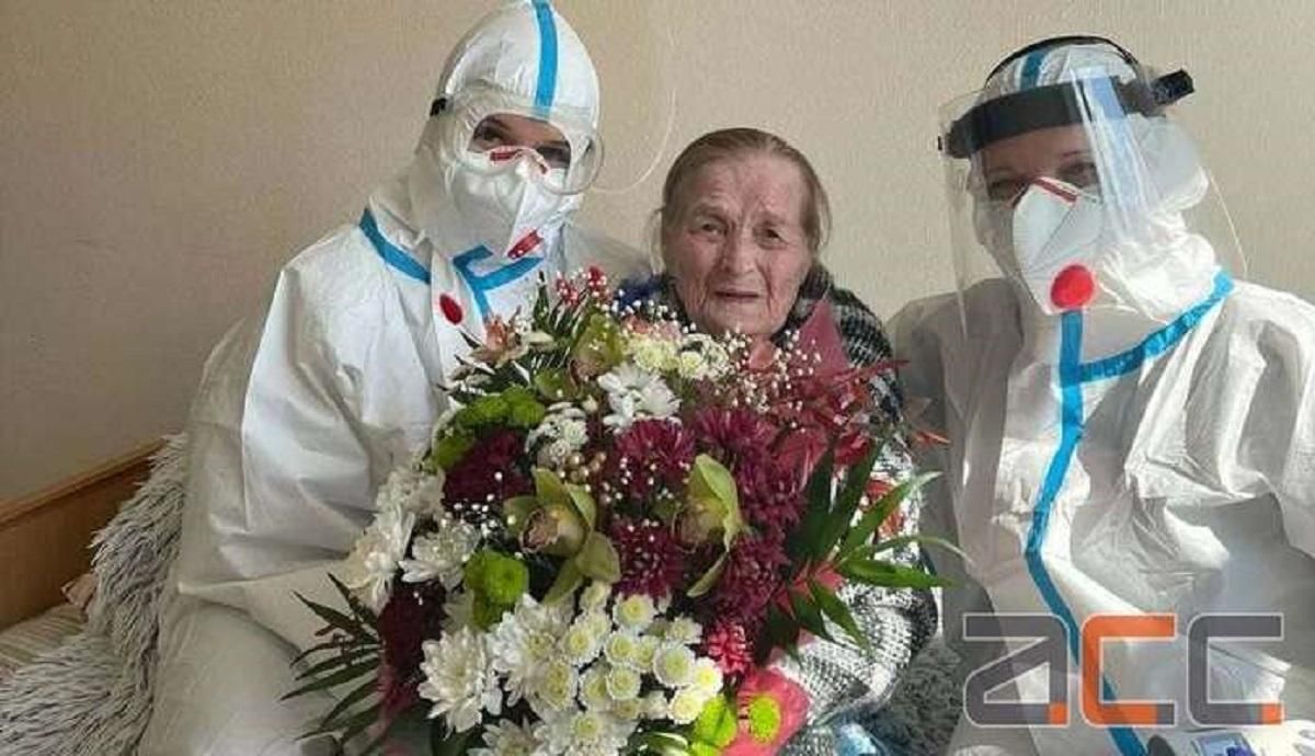 У Чернівцях від коронавірусу одужала 100-річна пацієнтка: фото