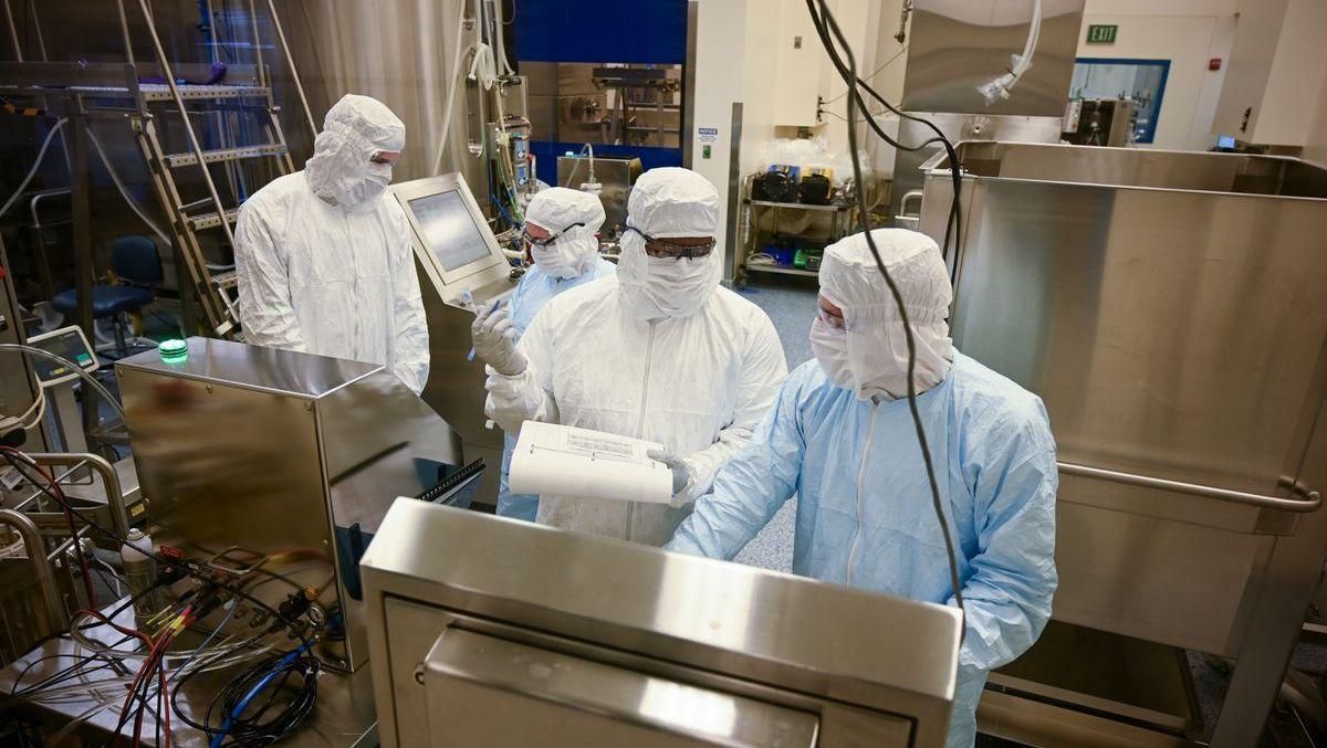 В США выбросили 15 миллионов доз вакцин против COVID-19: что случилось В США выбросили 15 миллионов доз вакцин против COVID-19: что случилось