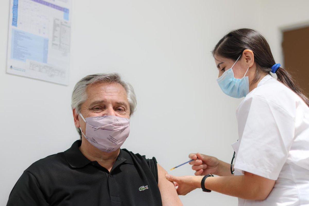 Президент Аргентины, который был вакцинирован российским "Спутником" заболел коронавирусом
