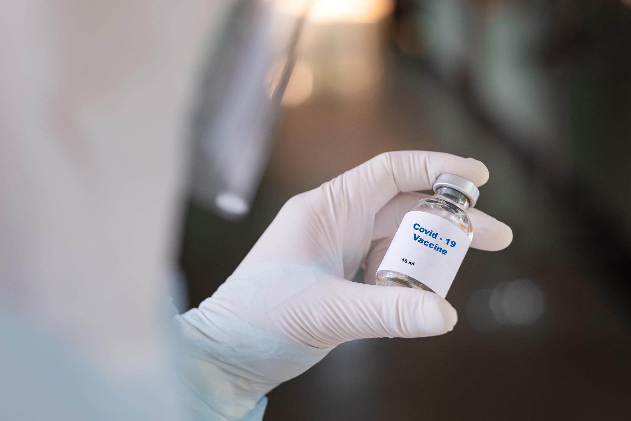 Франція почне виробляти вакцини Pfizer і Moderna