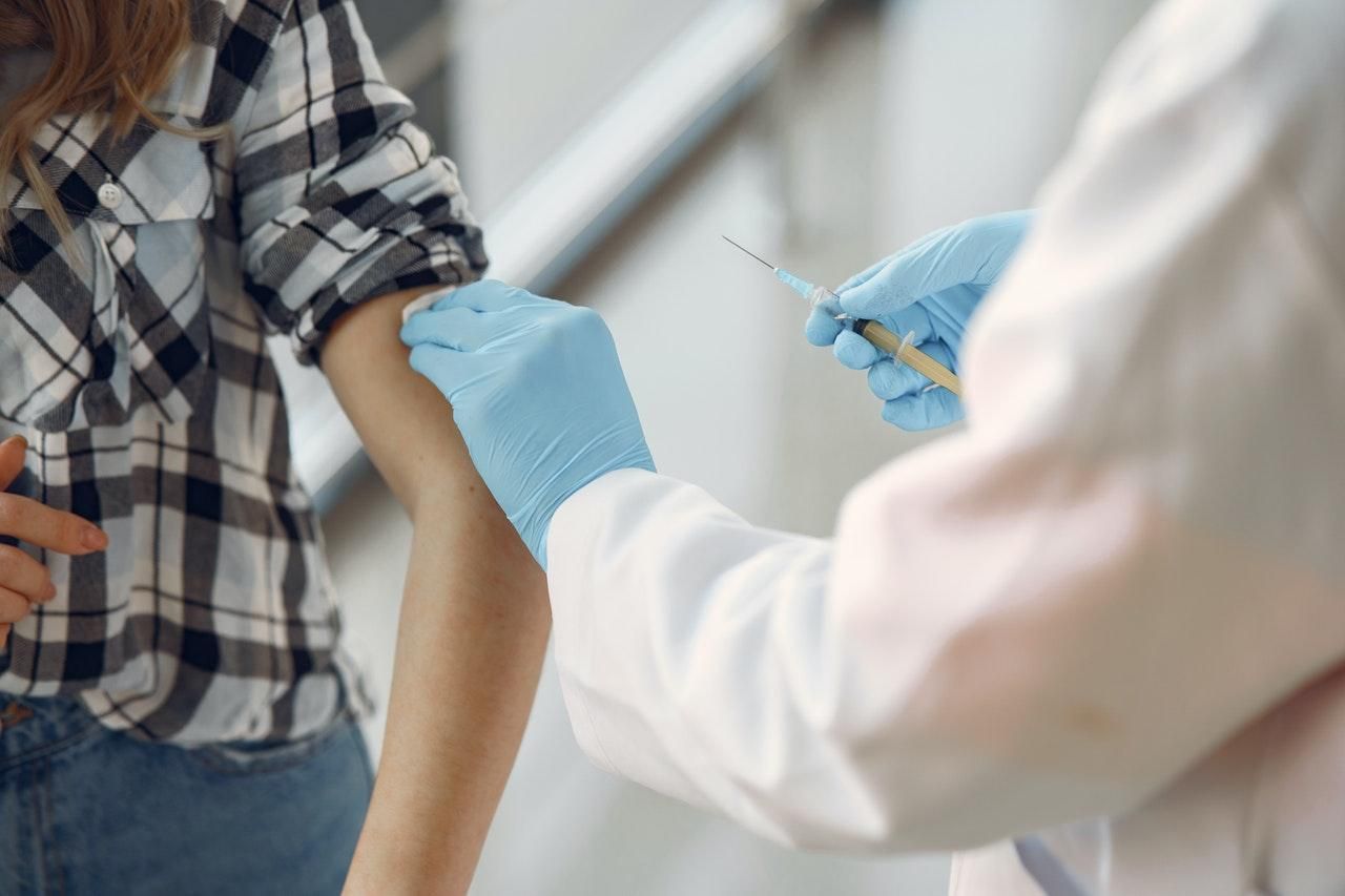 Нужен ли тест на аллергию перед вакцинацией от COVID-19